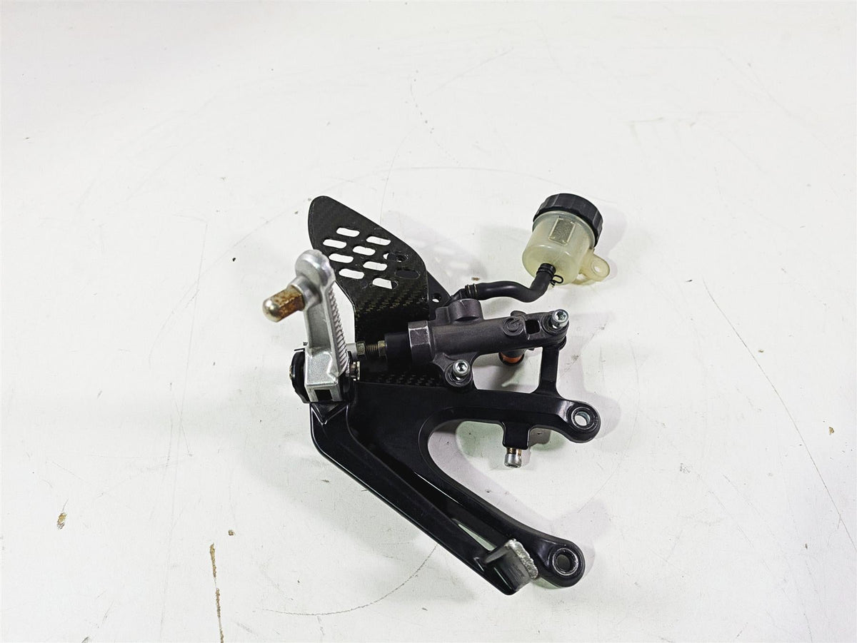 2005 Yamaha YZFR1 YZF R1 Right Footpeg & Master Cylinder Set 5VY-27443-01 {{ shop.shopifyCountryName }} - Mototech271