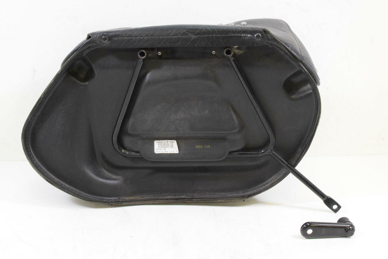 2011 Harley Softail FLSTC Heritage Classic Left Saddlebag & Mount 90476-09 {{ shop.shopifyCountryName }} - Mototech271