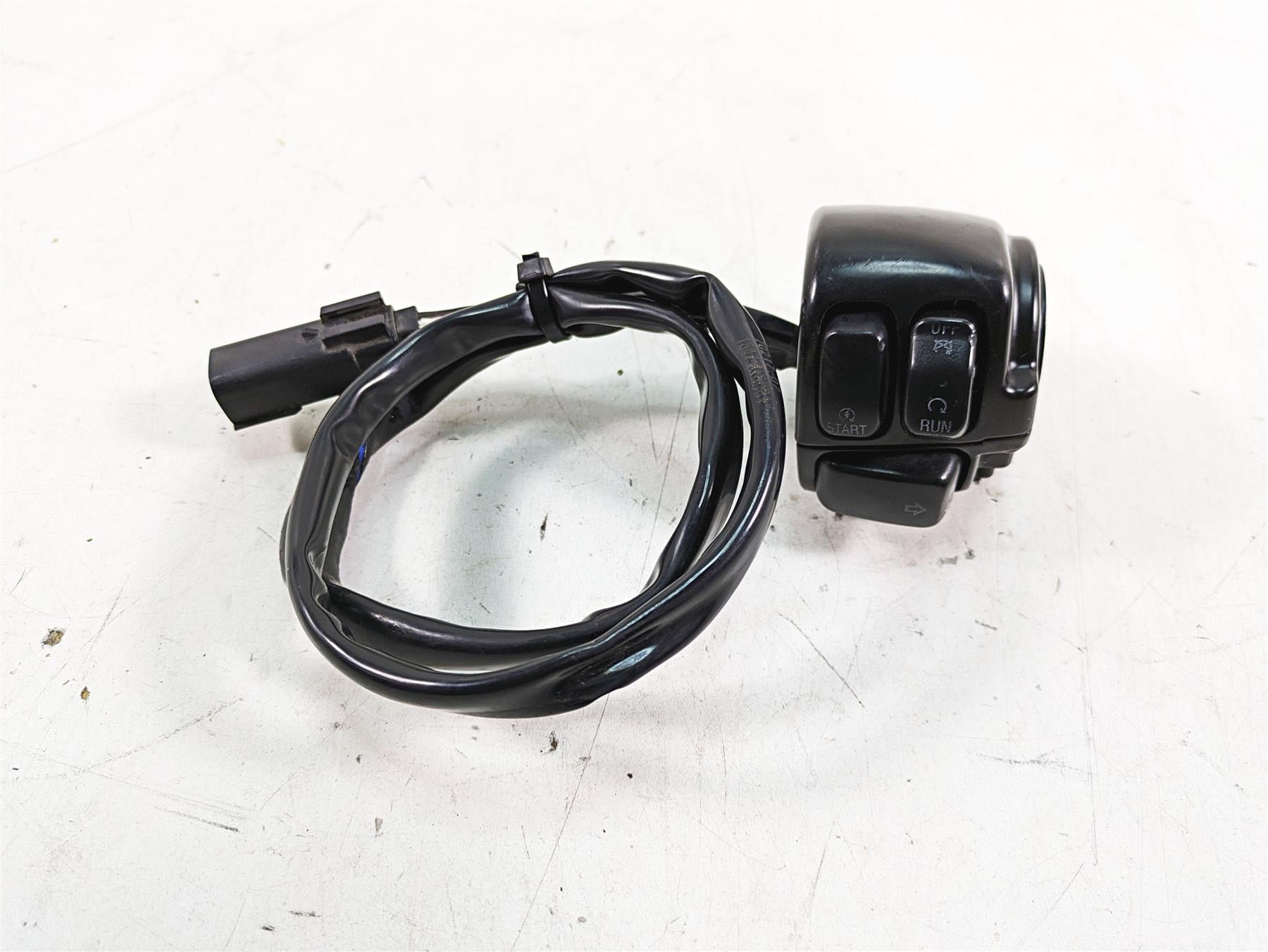 2007 Harley Sportster XL1200 C Right Hand Start Control Switch - Read 71684-06A {{ shop.shopifyCountryName }} - Mototech271