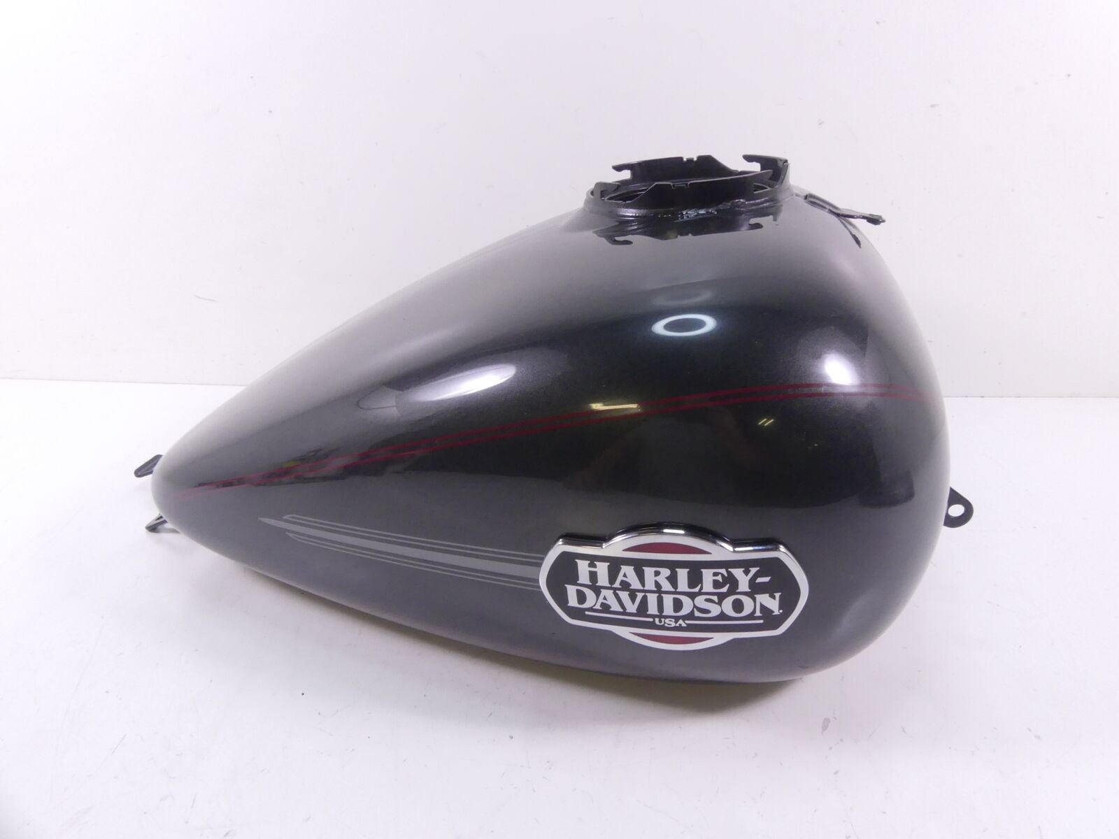 2009 Harley Touring FLHTCU Electra Glide Fuel Gas Petrol Tank Reservoir 61356-08