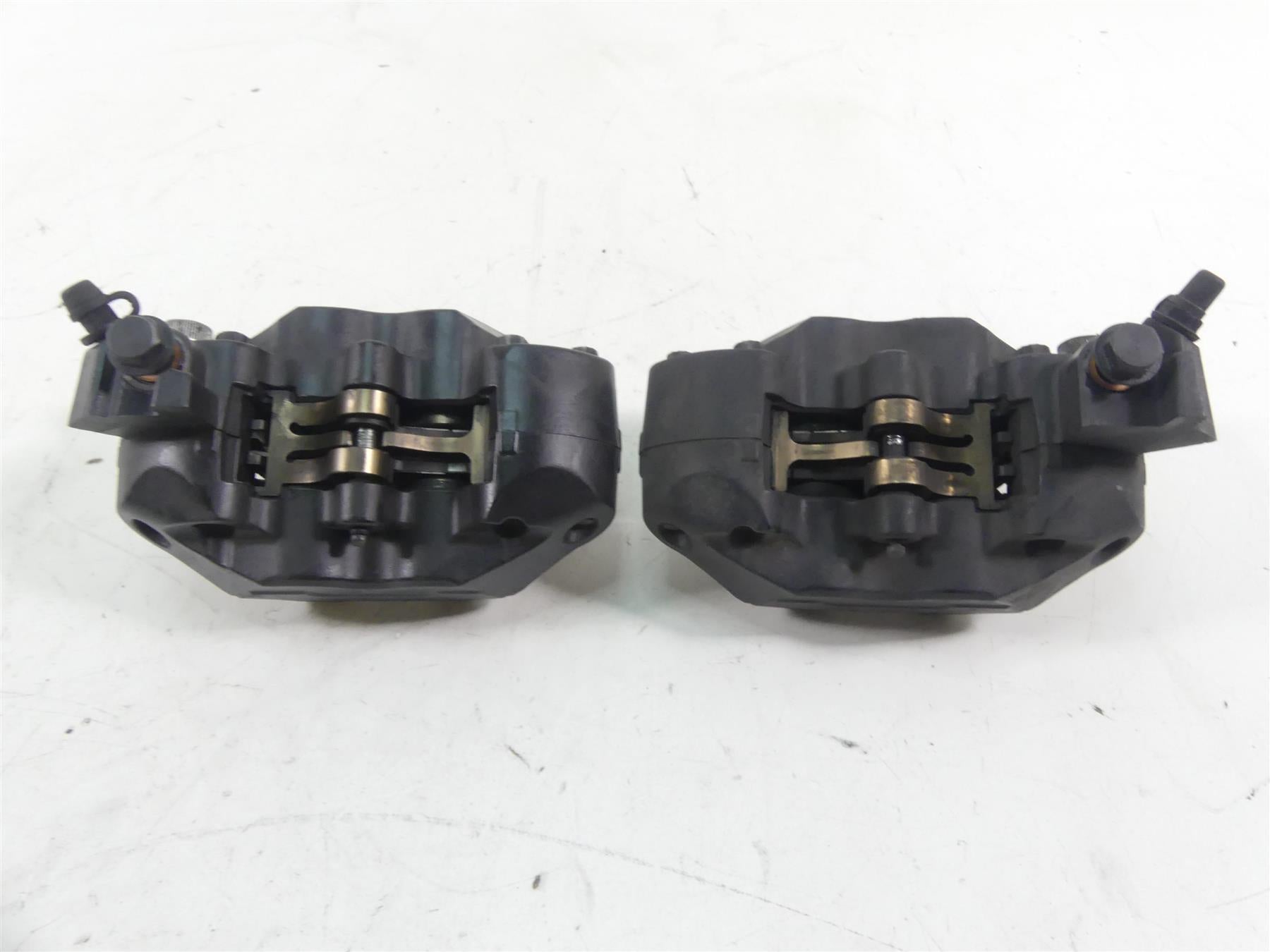 2012 Victory Cross Country Front Brake Caliper Set 1911512 1911513 {{ shop.shopifyCountryName }} - Mototech271