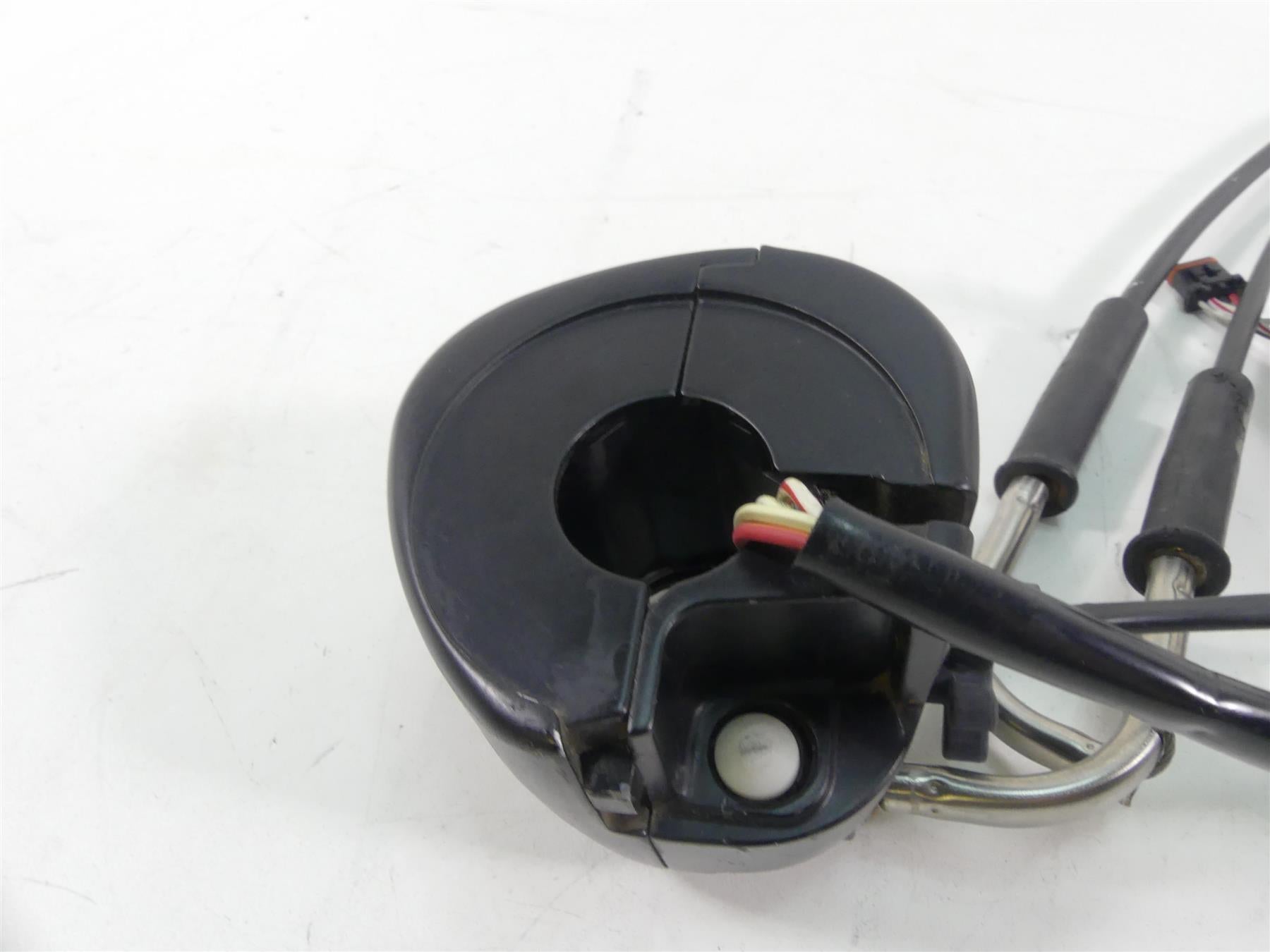 2014 Harley Dyna FXDF Fat Bob Right Hand Start Kill Control Switch 72944-12 {{ shop.shopifyCountryName }} - Mototech271