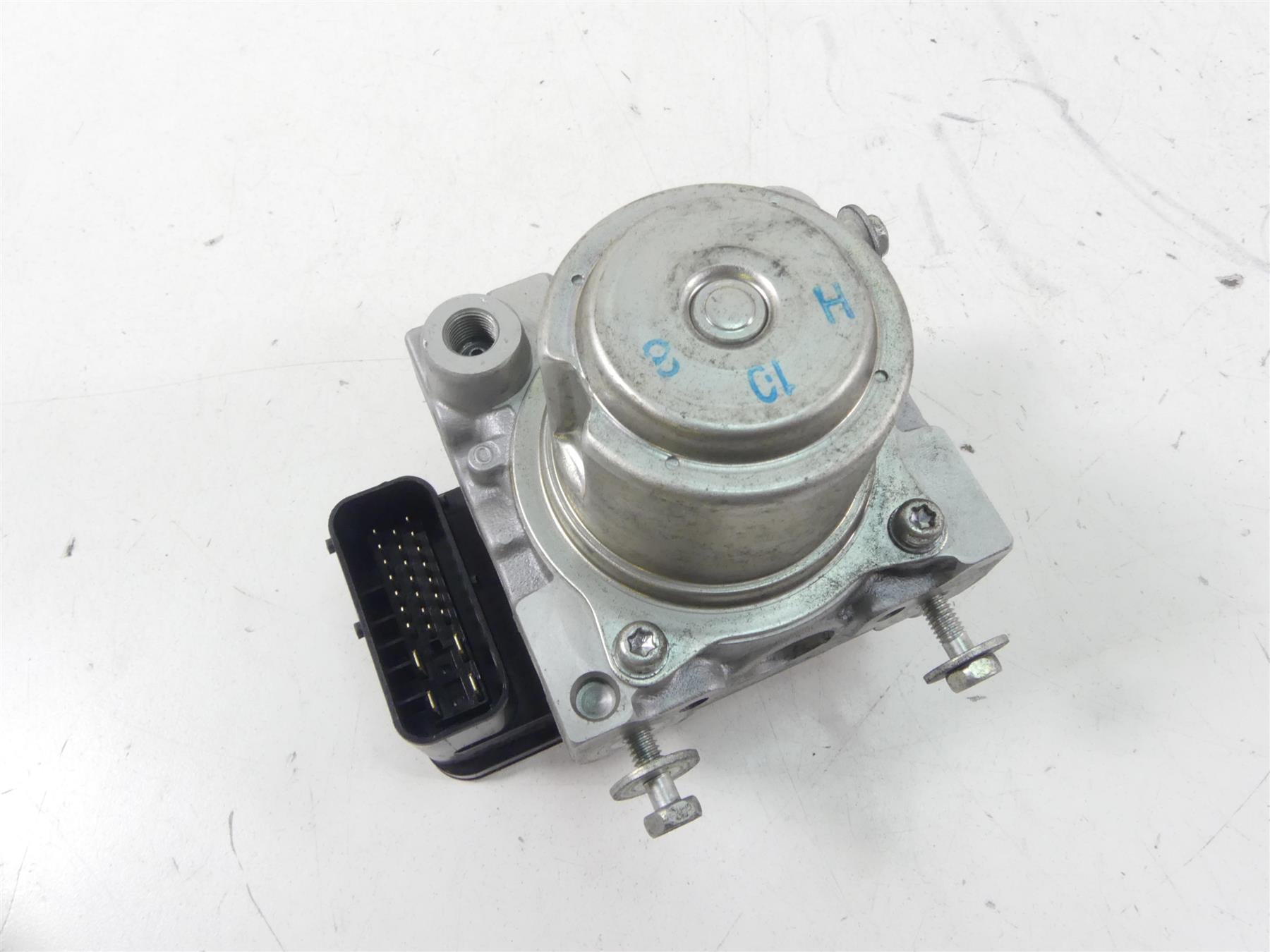 2011 Victory Vision Tour Nissin Abs Brake Pump Pressure Module Unit 1911387 {{ shop.shopifyCountryName }} - Mototech271