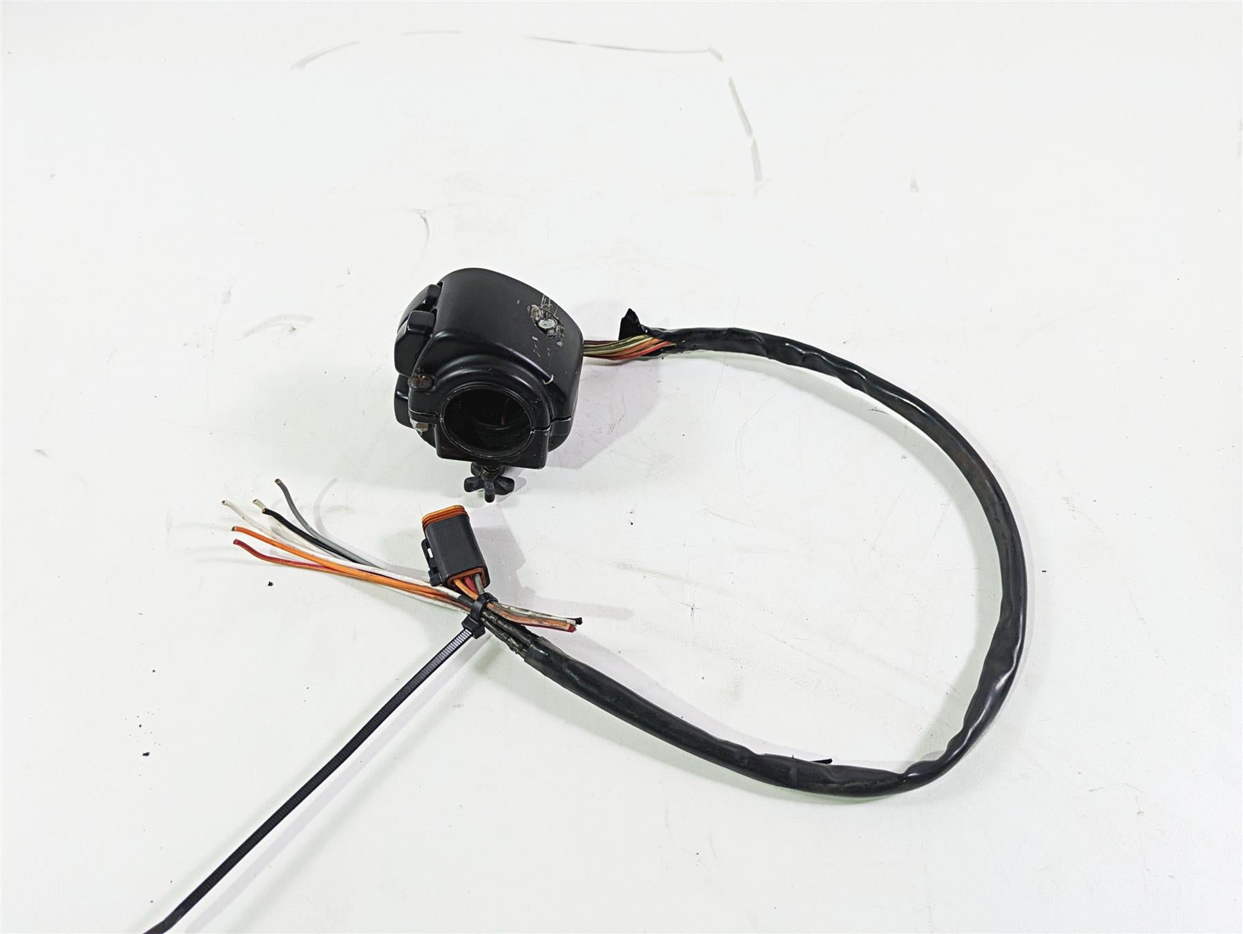 2005 Harley Touring FLHRI Road King Right Hand Control Switch 71589-96B {{ shop.shopifyCountryName }} - Mototech271