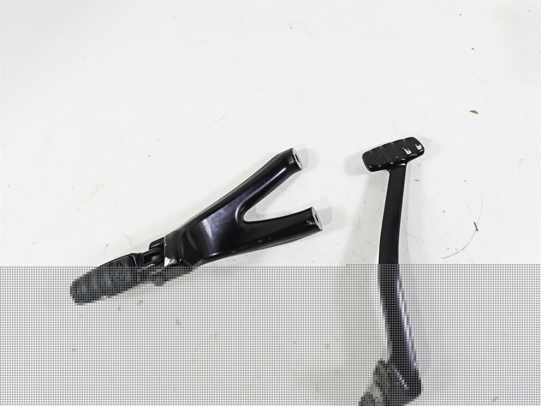 2018 Harley Softail FXFBS Fat Bob Right Rider Footpeg & Brake Pedal 50500746 {{ shop.shopifyCountryName }} - Mototech271