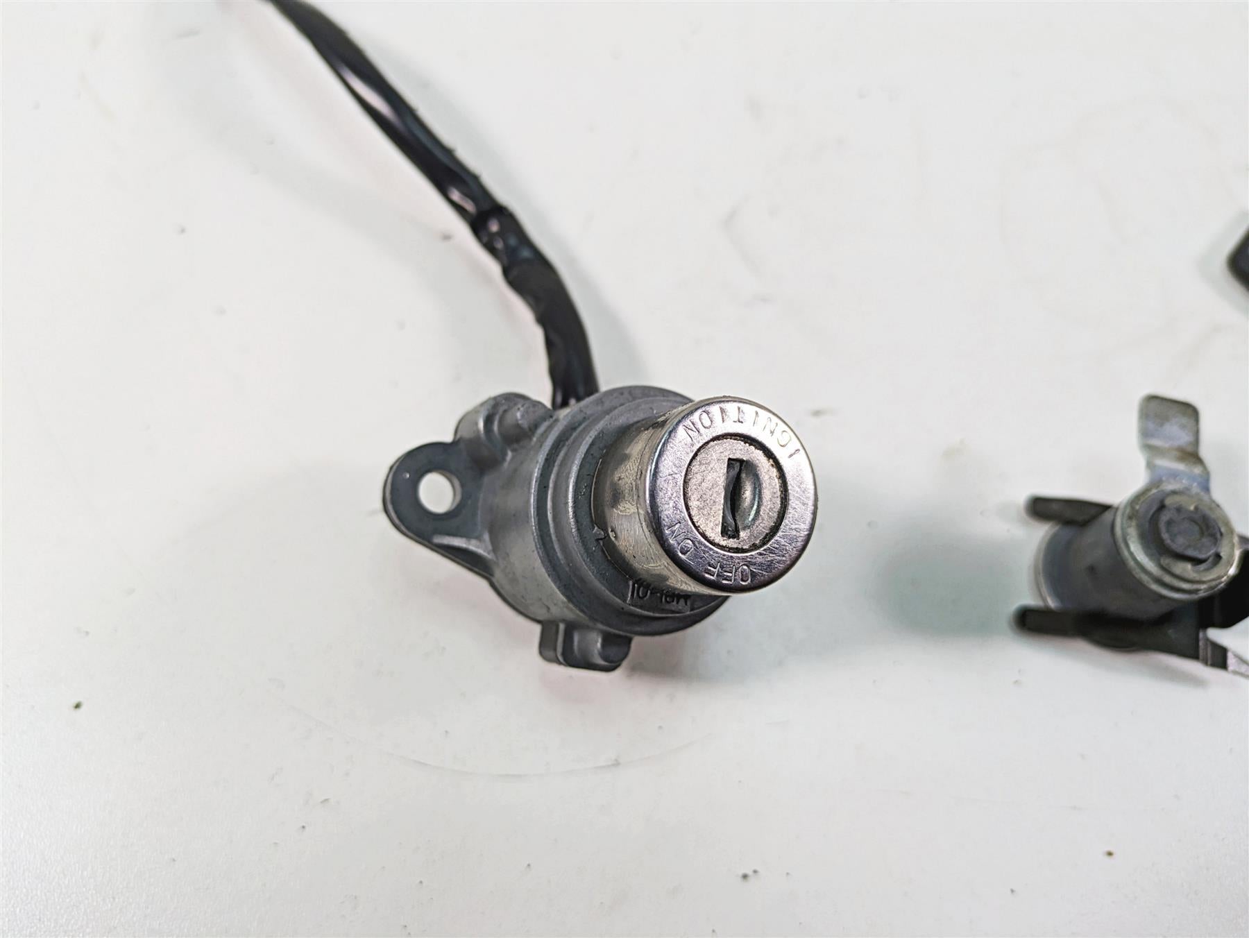 2006 Honda VT1100 C2 Shadow Ignition Switch Fuel Cap Key Lock Set 35010-MCK-A01 {{ shop.shopifyCountryName }} - Mototech271
