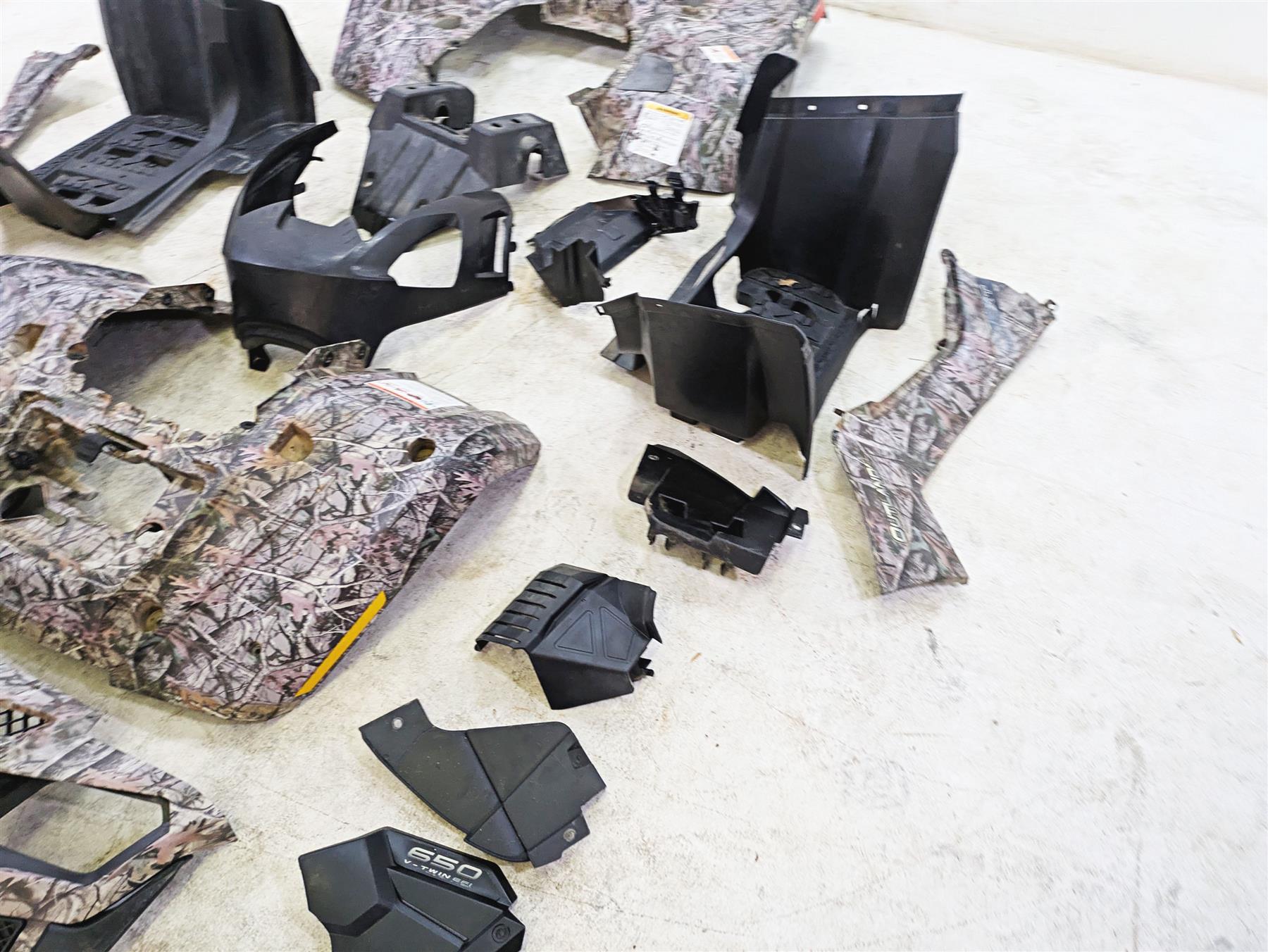 2011 Can-Am Outlander 650 4X4 XT Camo Frame Fairing Cover Panels Set 705003496 {{ shop.shopifyCountryName }} - Mototech271