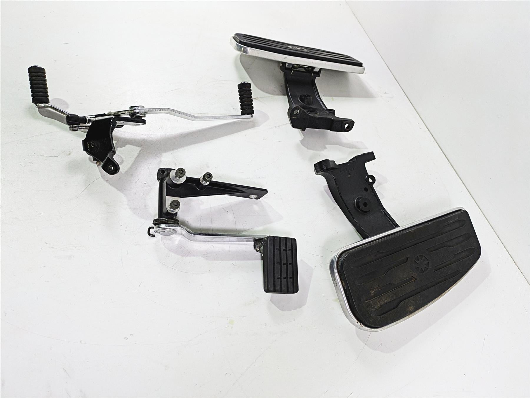 2008 Yamaha XVZ1300 Royal Star Front Floorboard Shifter Brake Pedal 4XY-27410-10 {{ shop.shopifyCountryName }} - Mototech271