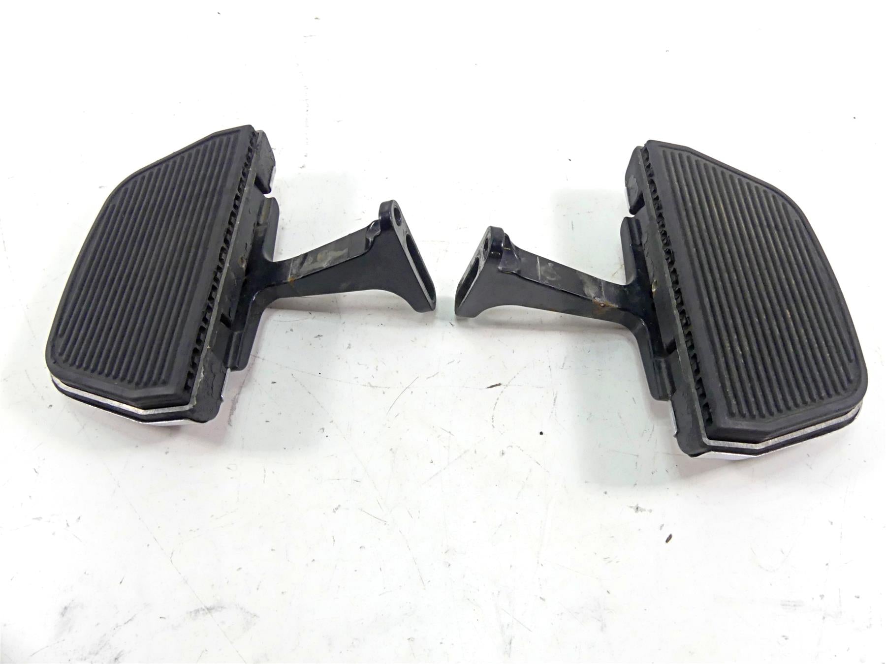 2011 Harley Touring FLTRX Road Glide Rear Passenger Floorboard Foot Rest Set {{ shop.shopifyCountryName }} - Mototech271