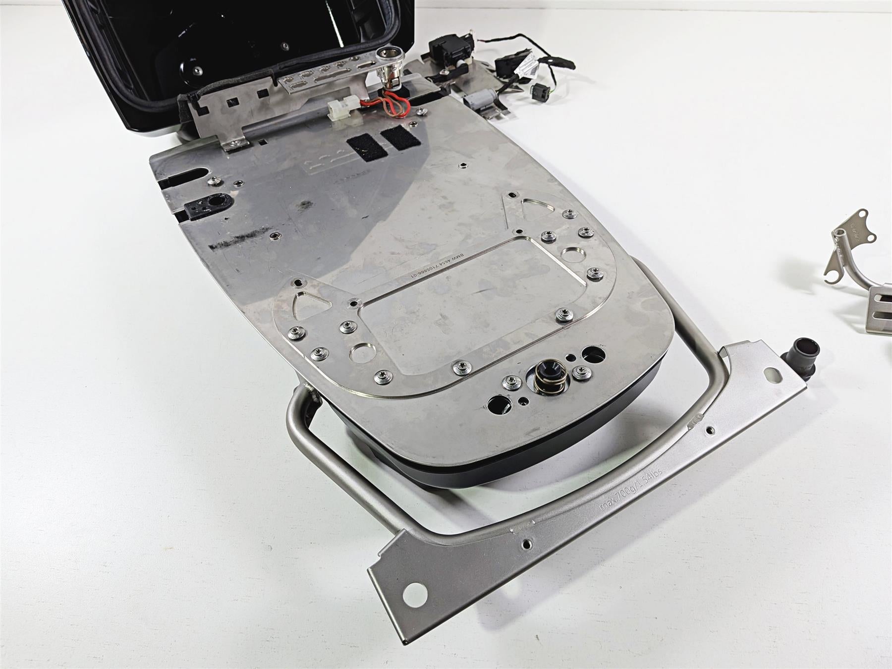 2023 BMW R1250RT RTP K52 Rear Radio Trunk & Mounting Hardware 46637693159 {{ shop.shopifyCountryName }} - Mototech271