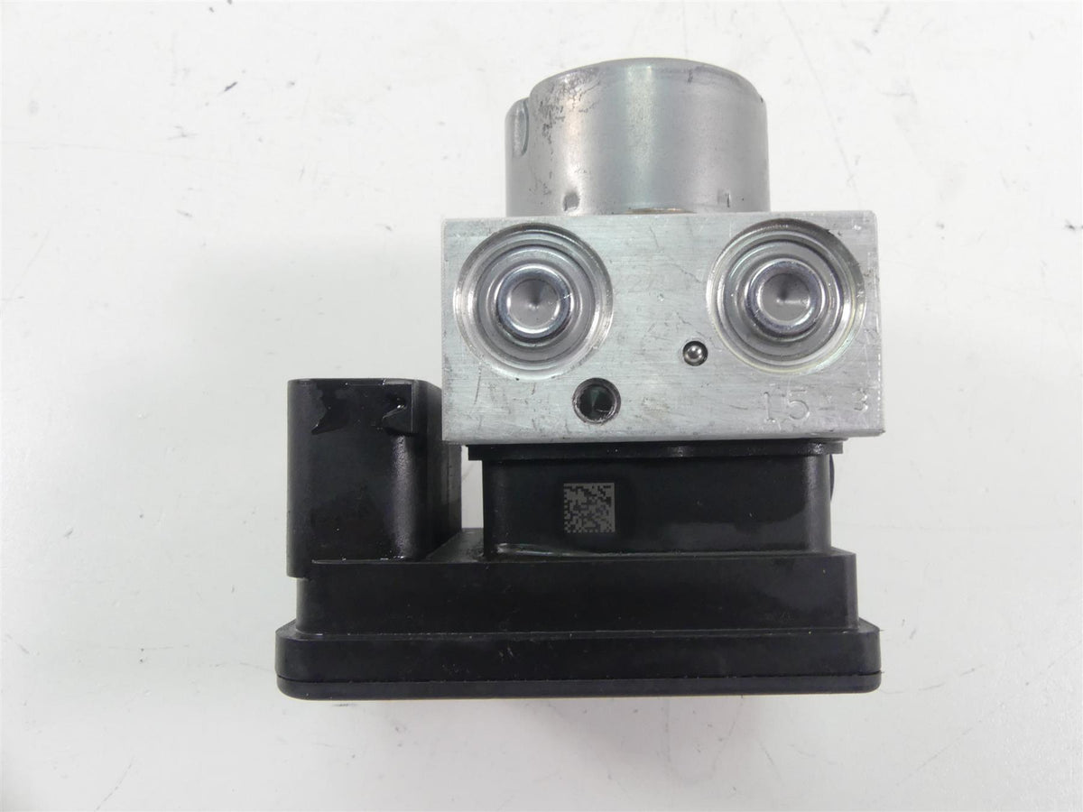 2017 Triumph Thruxton 1200R Abs Brake Pump Module Unit T2021931 {{ shop.shopifyCountryName }} - Mototech271