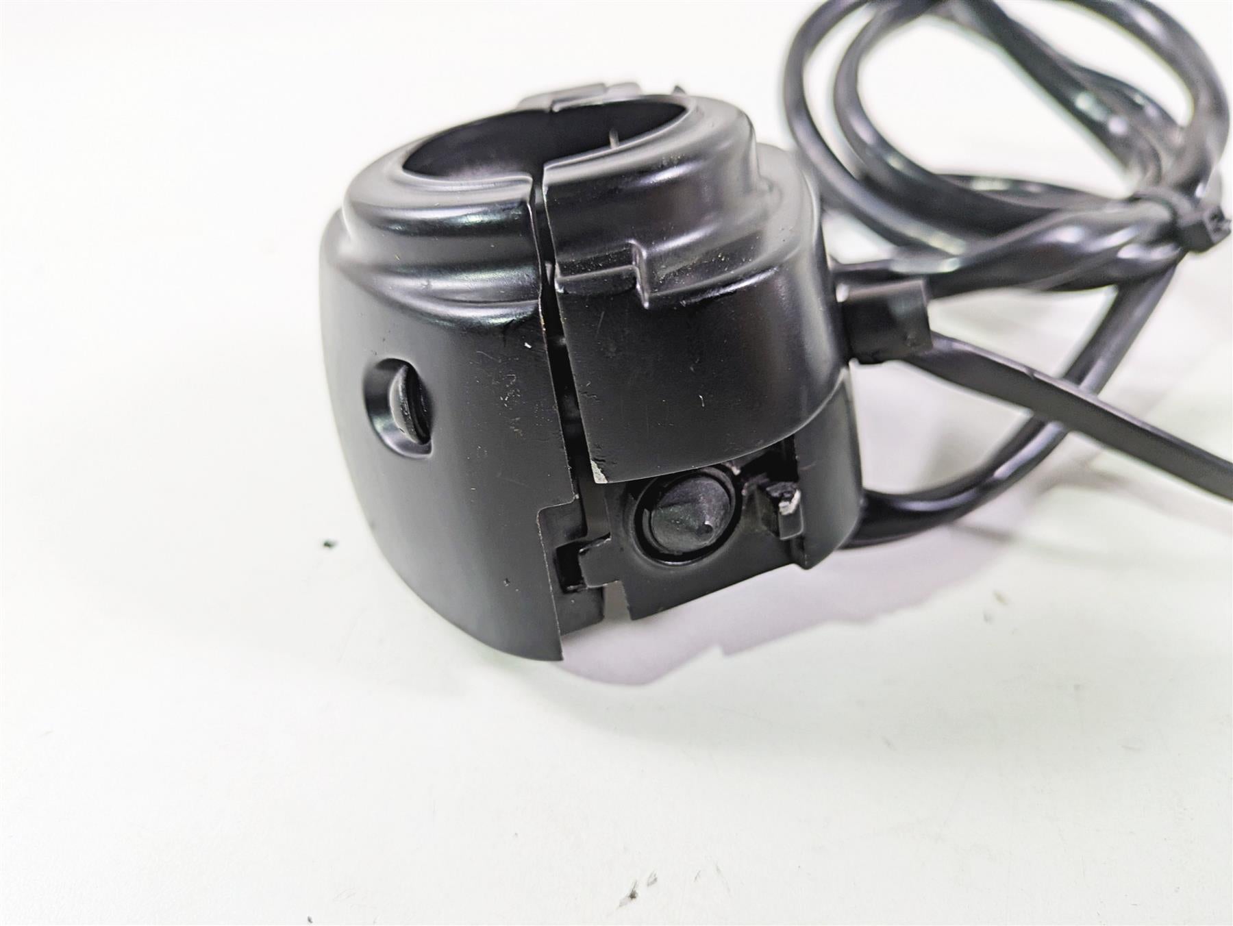 2015 Harley FXDF Dyna Fat Bob Left Hand Control Switch Light Blinker 72943-12A {{ shop.shopifyCountryName }} - Mototech271
