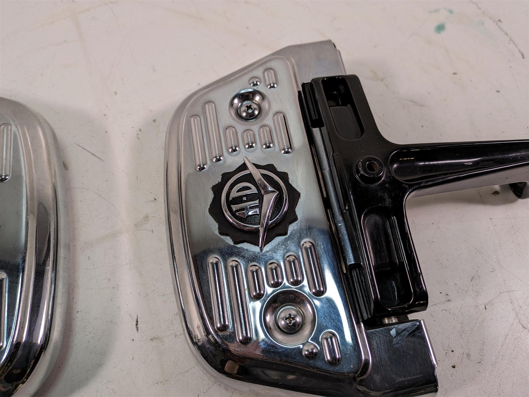 2006 Harley Touring FLHTCUI Electra Glide Passenger Floor Board Set 52719-93B {{ shop.shopifyCountryName }} - Mototech271