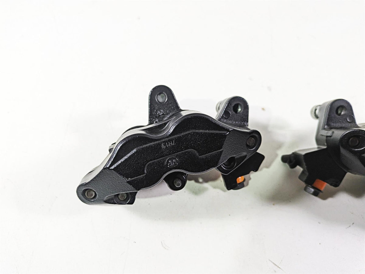 2018 Indian Chieftain Dark Horse Front Brake Caliper Set 1912390 1912391 {{ shop.shopifyCountryName }} - Mototech271