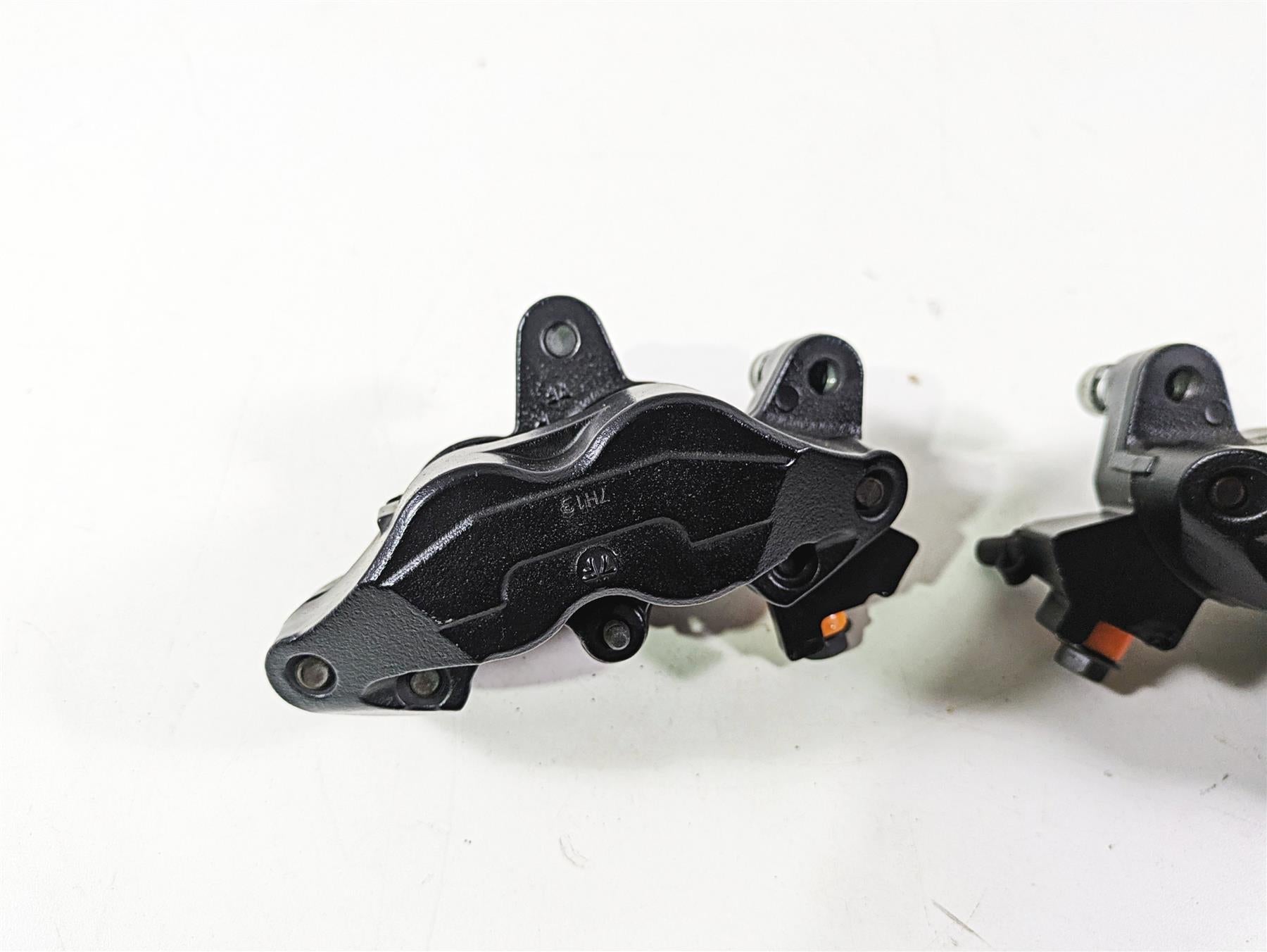 2018 Indian Chieftain Dark Horse Front Brake Caliper Set 1912390 1912391 {{ shop.shopifyCountryName }} - Mototech271