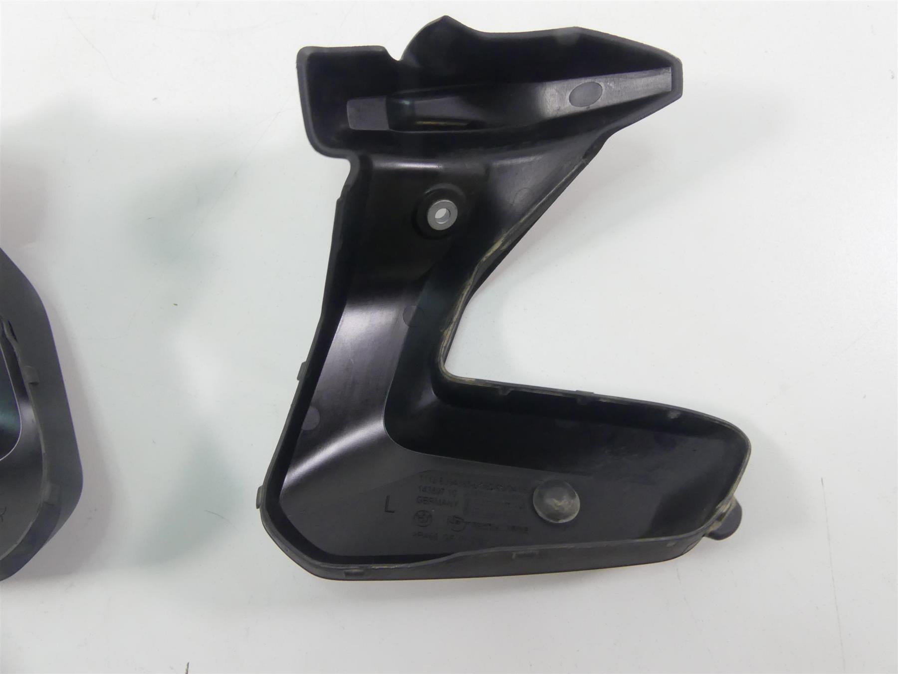 2019 BMW R1250GS K50 Ignition Coil Cover Fairing Guard Set 11128394385 {{ shop.shopifyCountryName }} - Mototech271