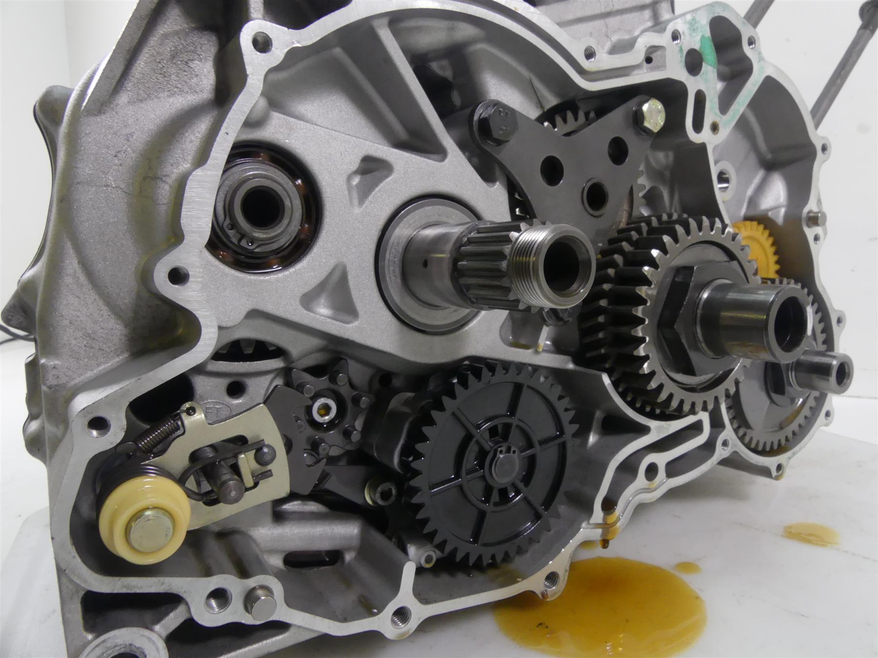 2004 Aprilia RSV1000 R Mille Engine Bottom End Crank Case Shaft Set AP0296961 {{ shop.shopifyCountryName }} - Mototech271