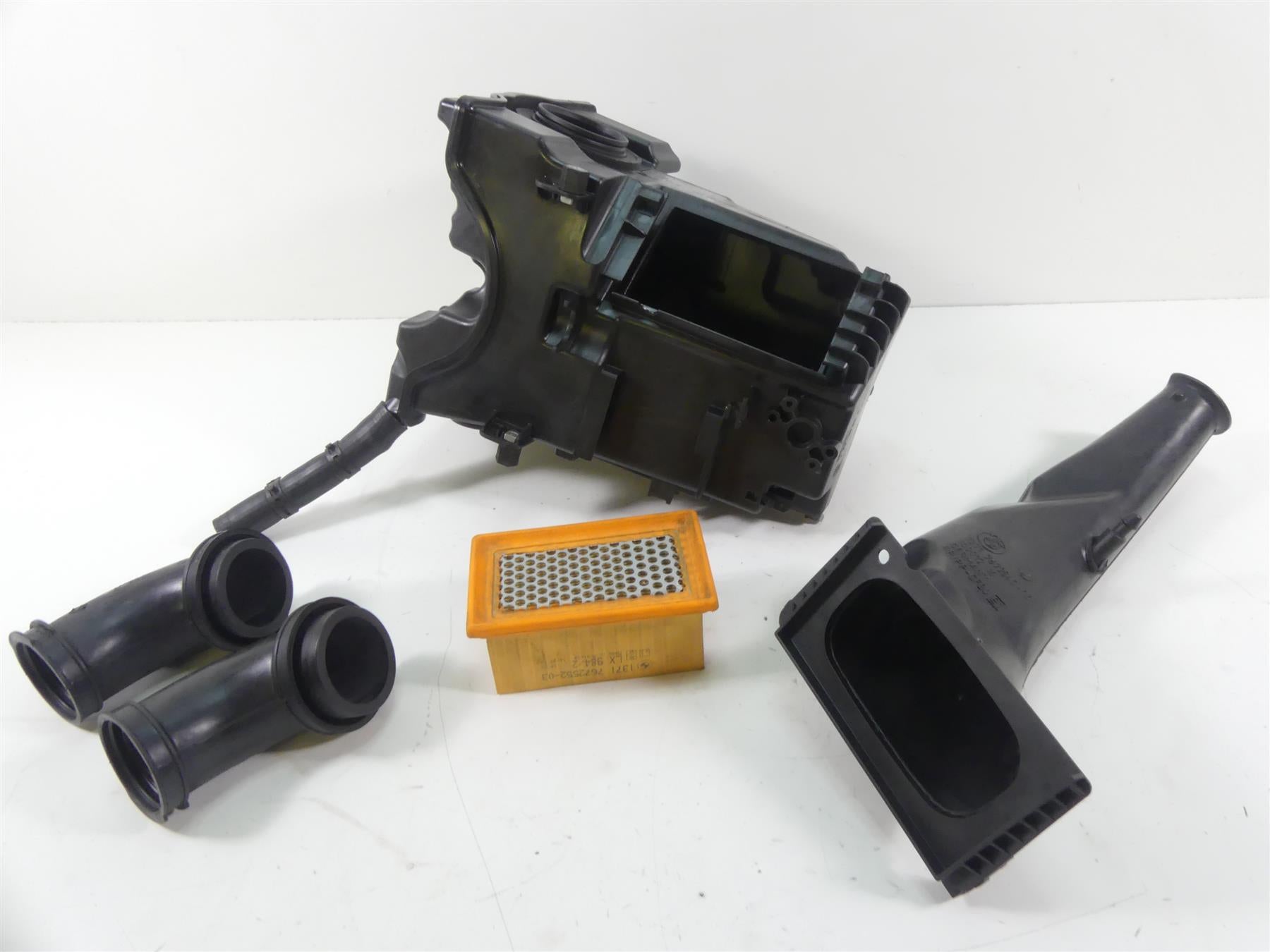 2009 BMW R1200GS K25 Air Box Filter Cleaner + Tubes & Front Air Ram 13717672506 {{ shop.shopifyCountryName }} - Mototech271