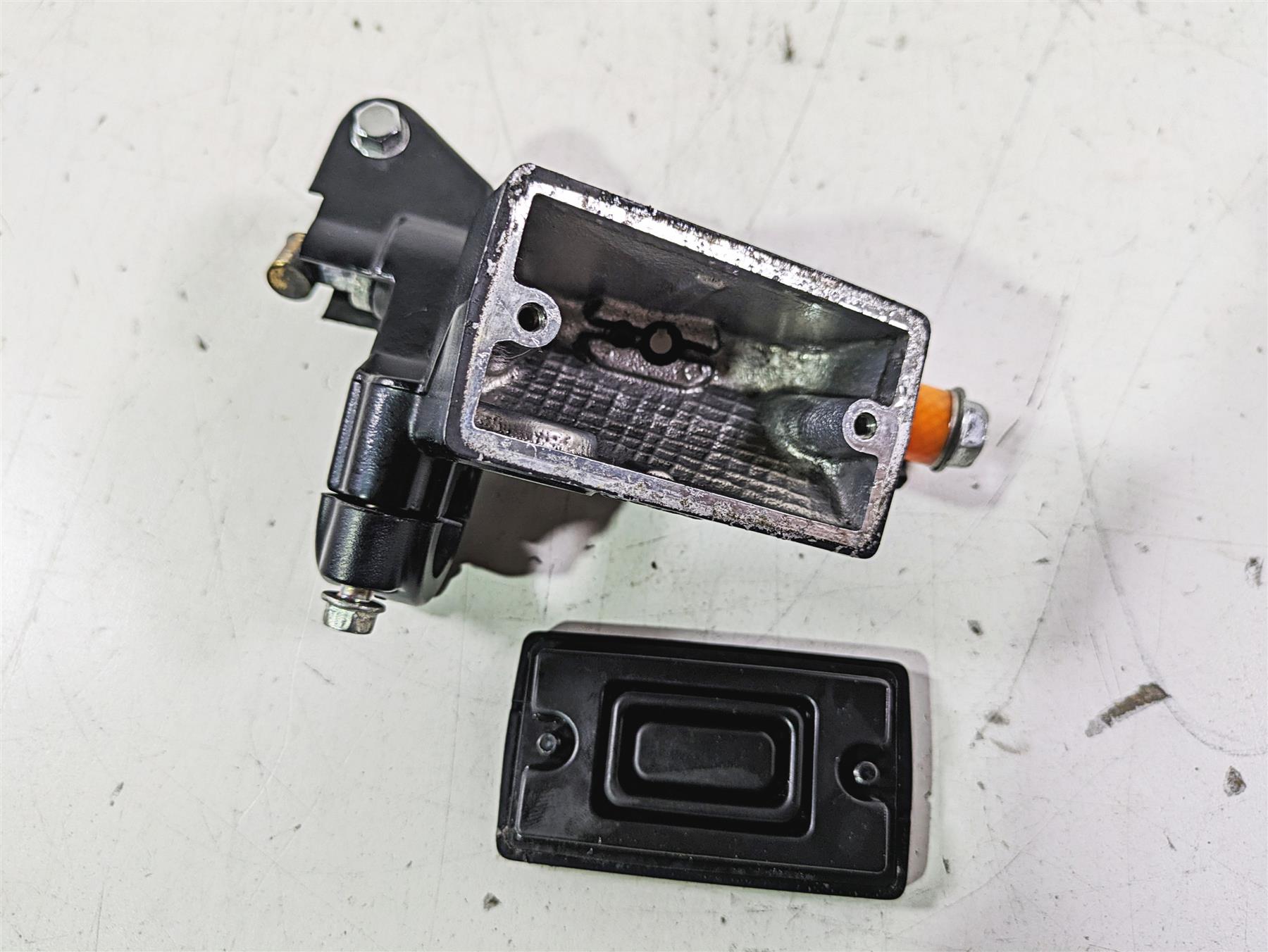 2018 Suzuki GSX1300 R Hayabusa Nissin Clutch Master Cylinder 1/2" 59800-24F40 {{ shop.shopifyCountryName }} - Mototech271