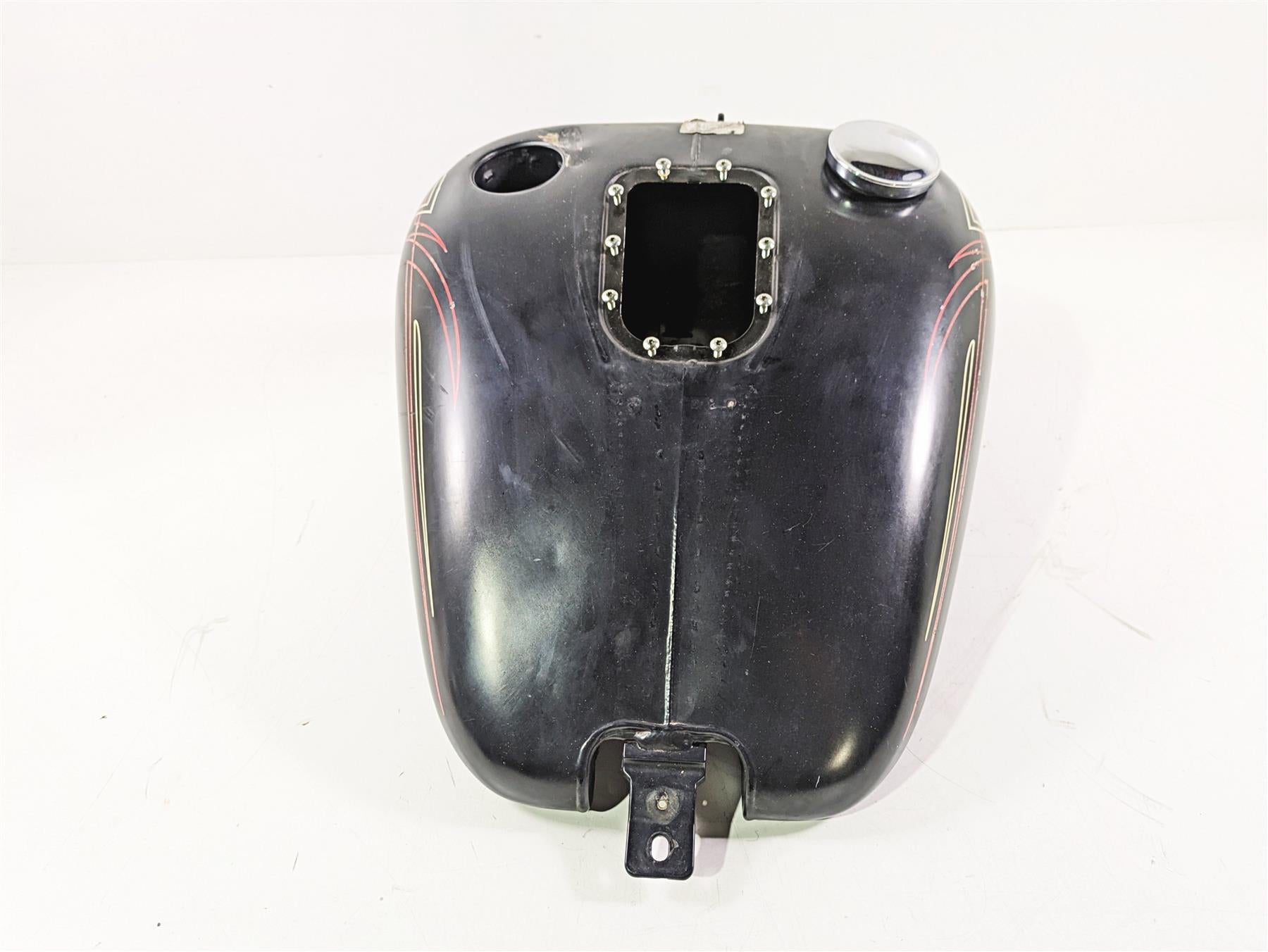2008 Harley FLSTSB Cross Bones Fuel Gas Petrol Tank -Read 61000800 {{ shop.shopifyCountryName }} - Mototech271
