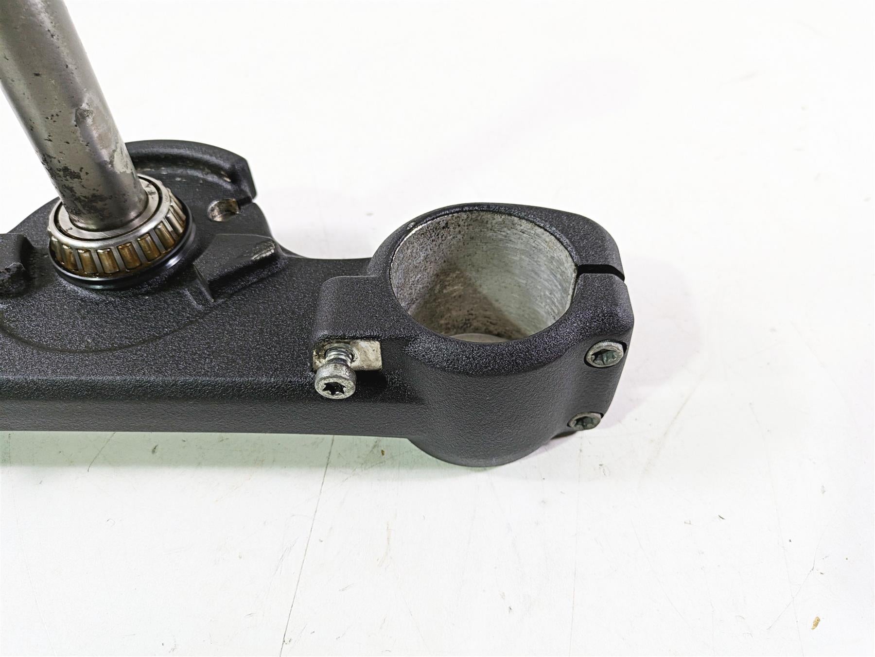 2018 Harley Softail FXFBS Fat Bob Lower Triple Tree Steering Clamp 59mm 45900192 {{ shop.shopifyCountryName }} - Mototech271