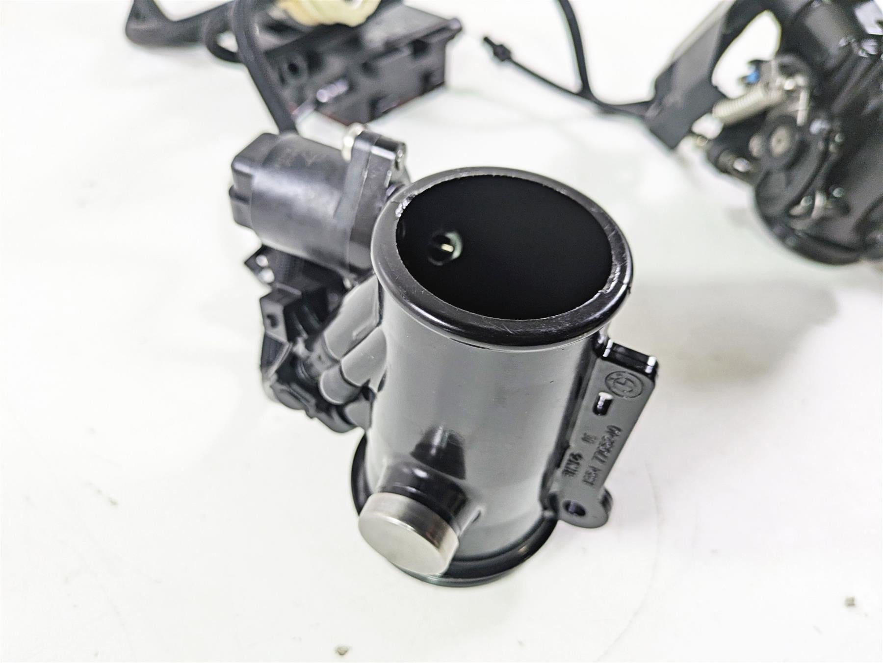 2015 BMW R nineT K21 Throttle Body & Junction Set 13547705239 13547705240 {{ shop.shopifyCountryName }} - Mototech271