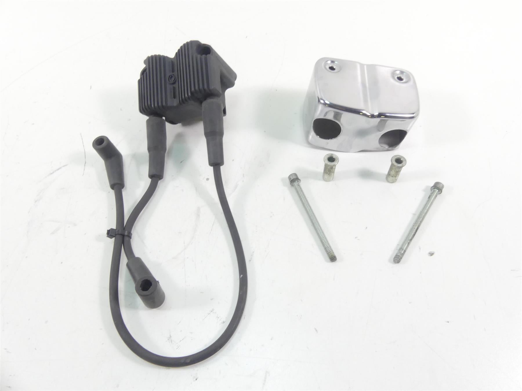 2004 Harley FXDWGI Dyna Wide Glide Ignition Coil Wires Plugs & Cover 31743-01 {{ shop.shopifyCountryName }} - Mototech271