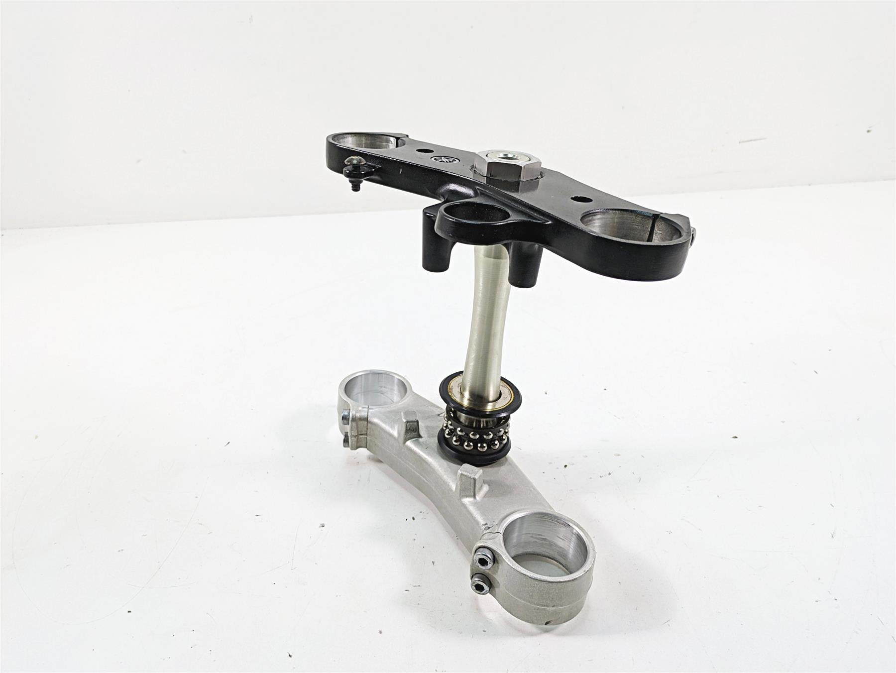 2007 Yamaha R1 YZFR1 Upper Lower Triple Tree Set 4C8-23340-00-00 4C8-23435-10-00 {{ shop.shopifyCountryName }} - Mototech271