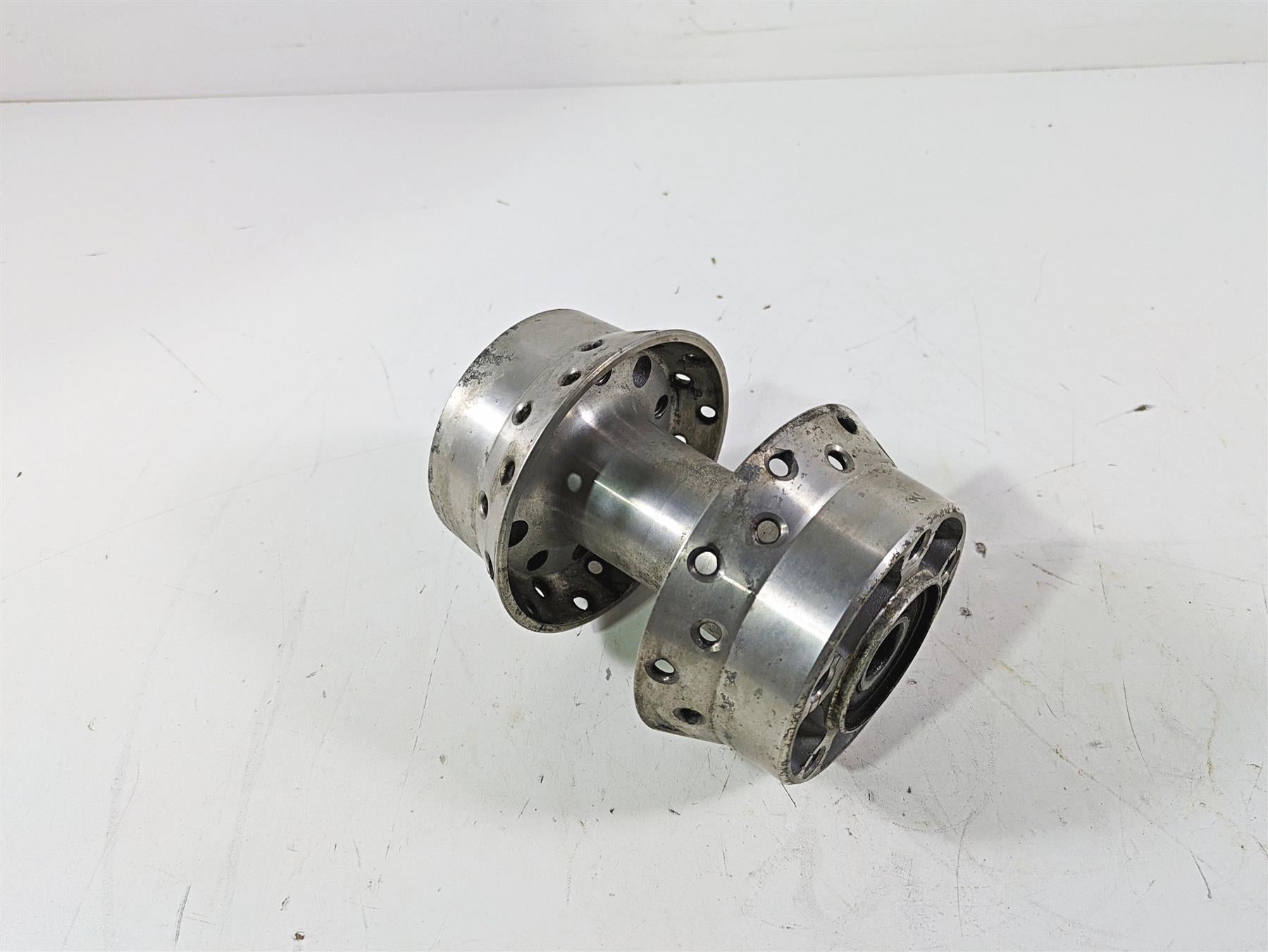 2003 Harley Dyna FXDL Low Rider 100TH Rear Wheel Hub 3/4" bearings 40975-05A {{ shop.shopifyCountryName }} - Mototech271