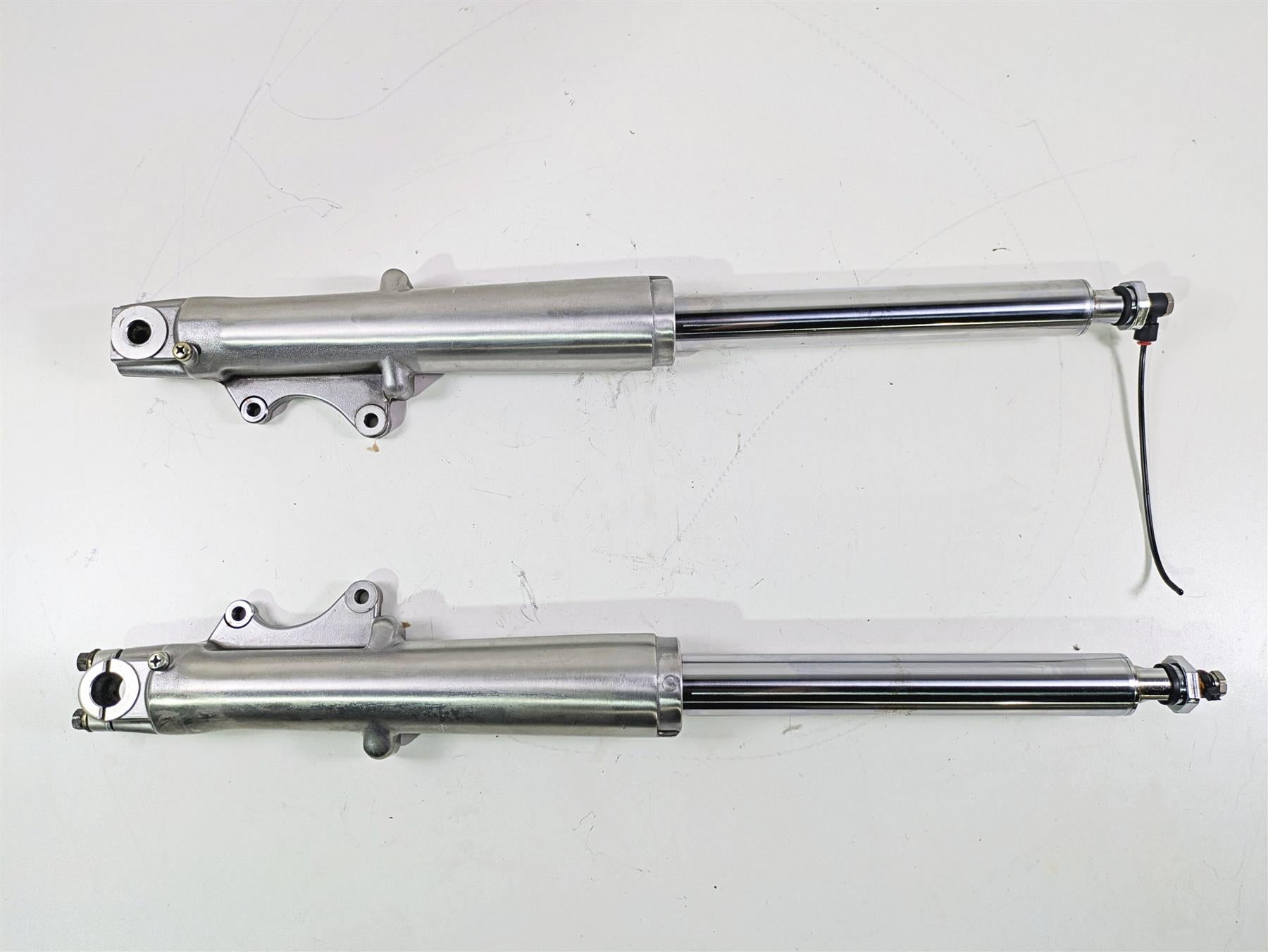1999 Harley Touring FLHTCUI E-Glide Front Fork Legs READ 45826-97 45833-97