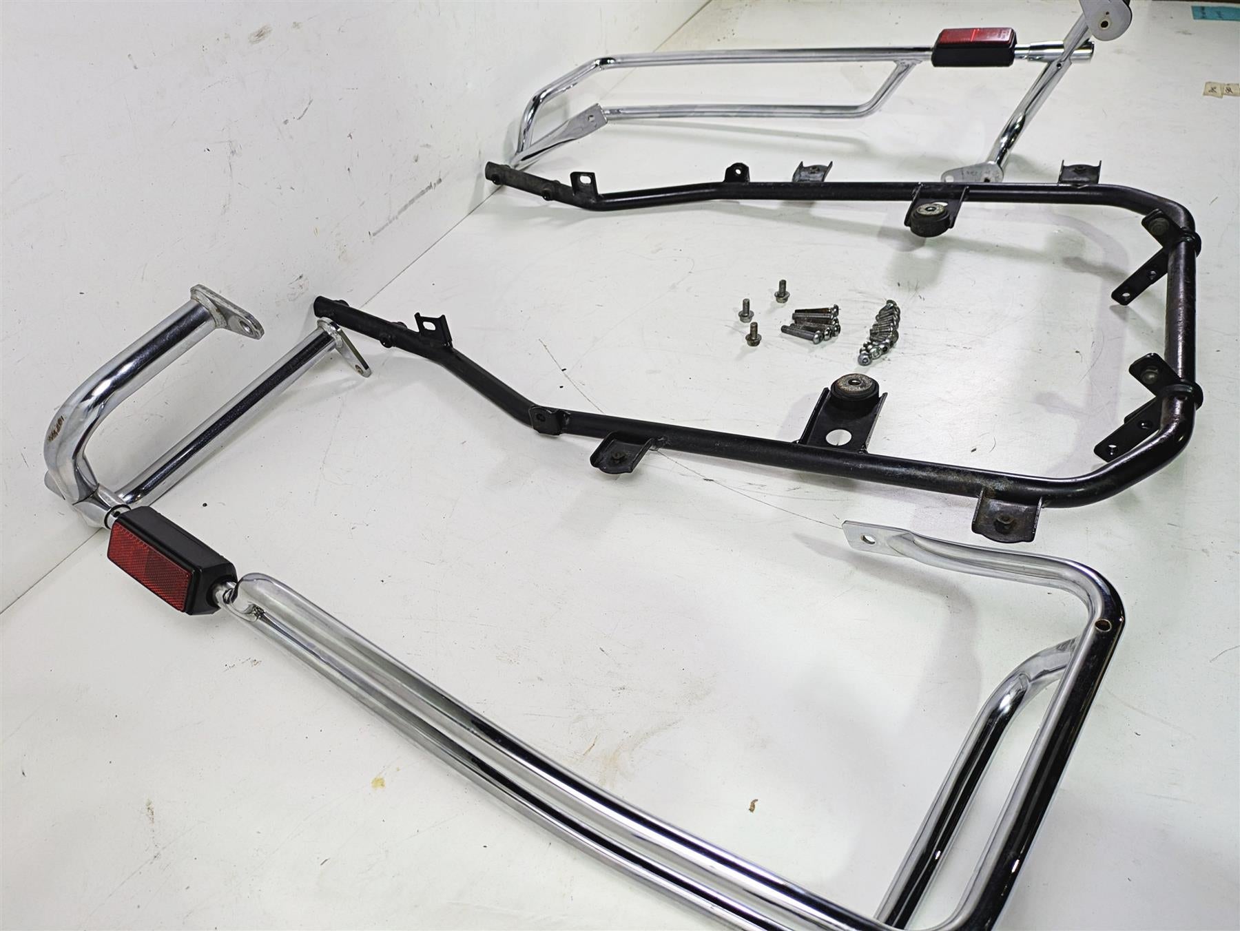 2004 Yamaha XVZ1300 Royal Star Saddlebag Rack Holder Carrier Set 4XY-2841K-00-00 {{ shop.shopifyCountryName }} - Mototech271