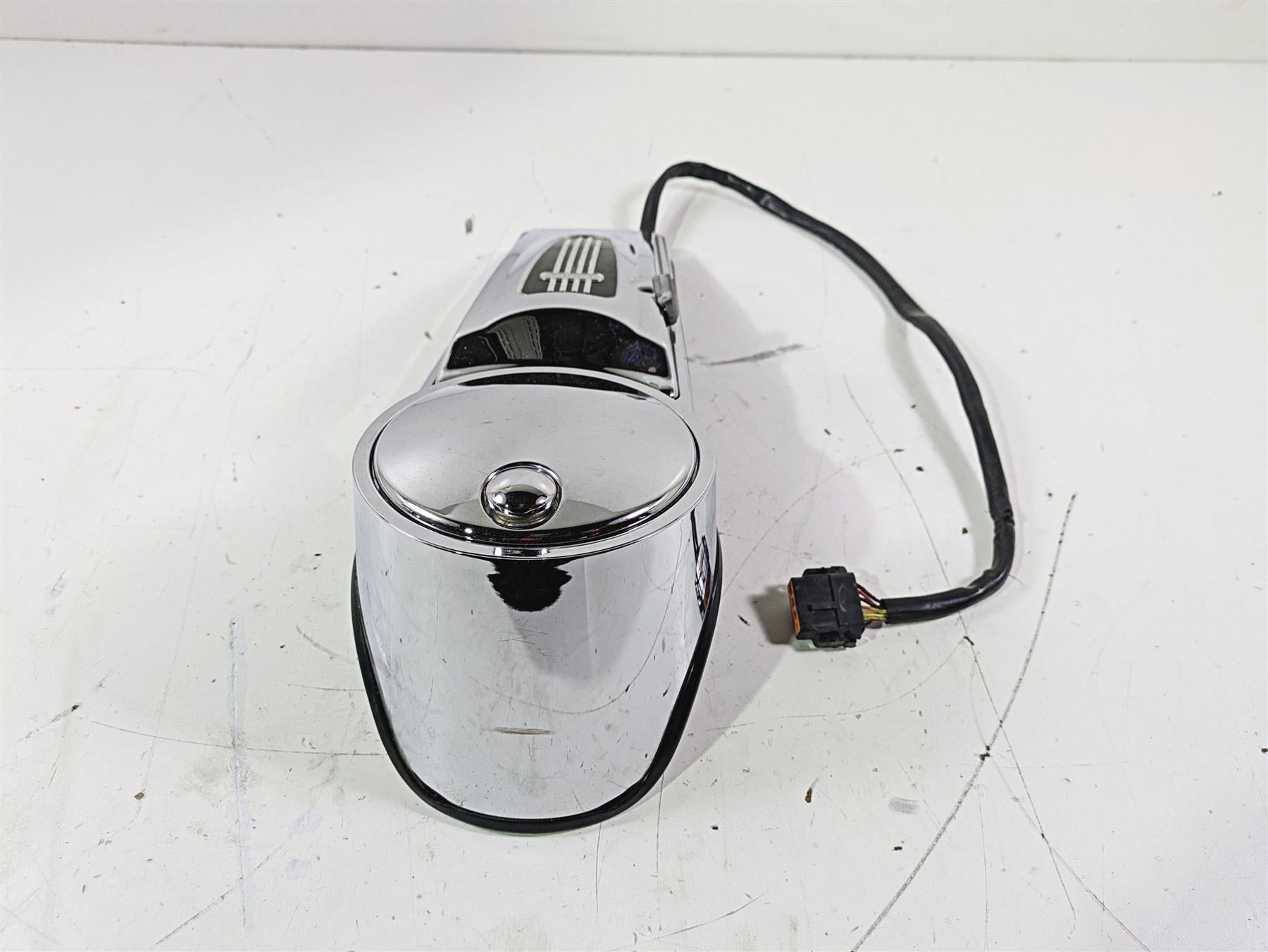 2007 Harley Touring FLHTCU SE CVO E-Glide Fuel Tank Dash Cover 61270-98A {{ shop.shopifyCountryName }} - Mototech271