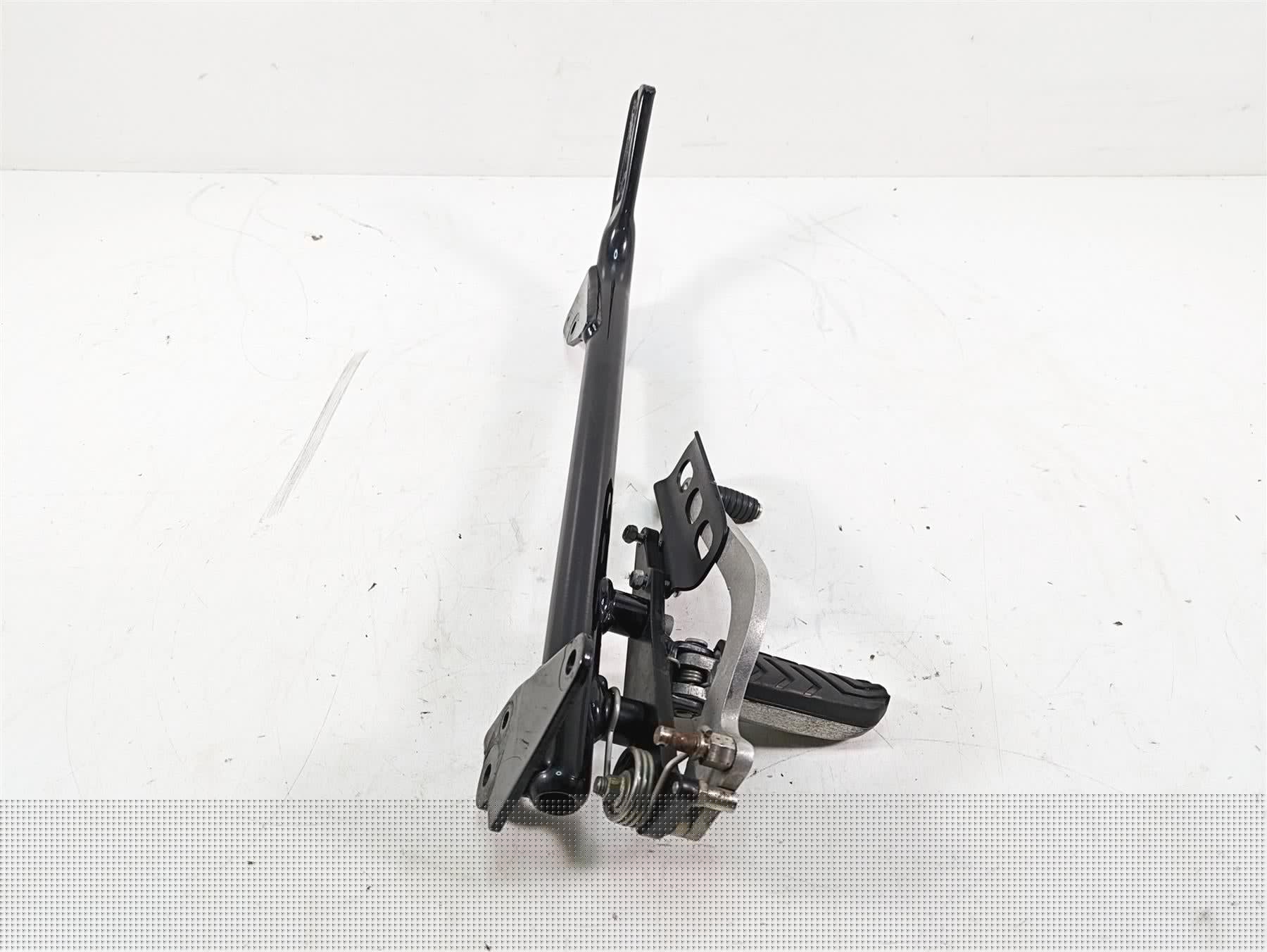 2013 Moto Guzzi V7 750 Stone Right Downtube Foot Peg Brake Pedal Set B063197 {{ shop.shopifyCountryName }} - Mototech271