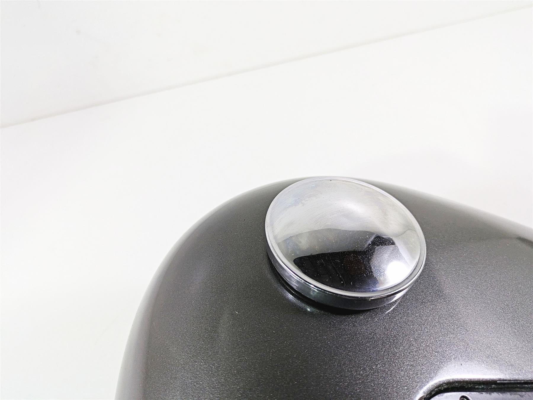2009 Harley FLSTSB Cross Bones Fuel Gas Petrol Tank - Read 61000800 {{ shop.shopifyCountryName }} - Mototech271