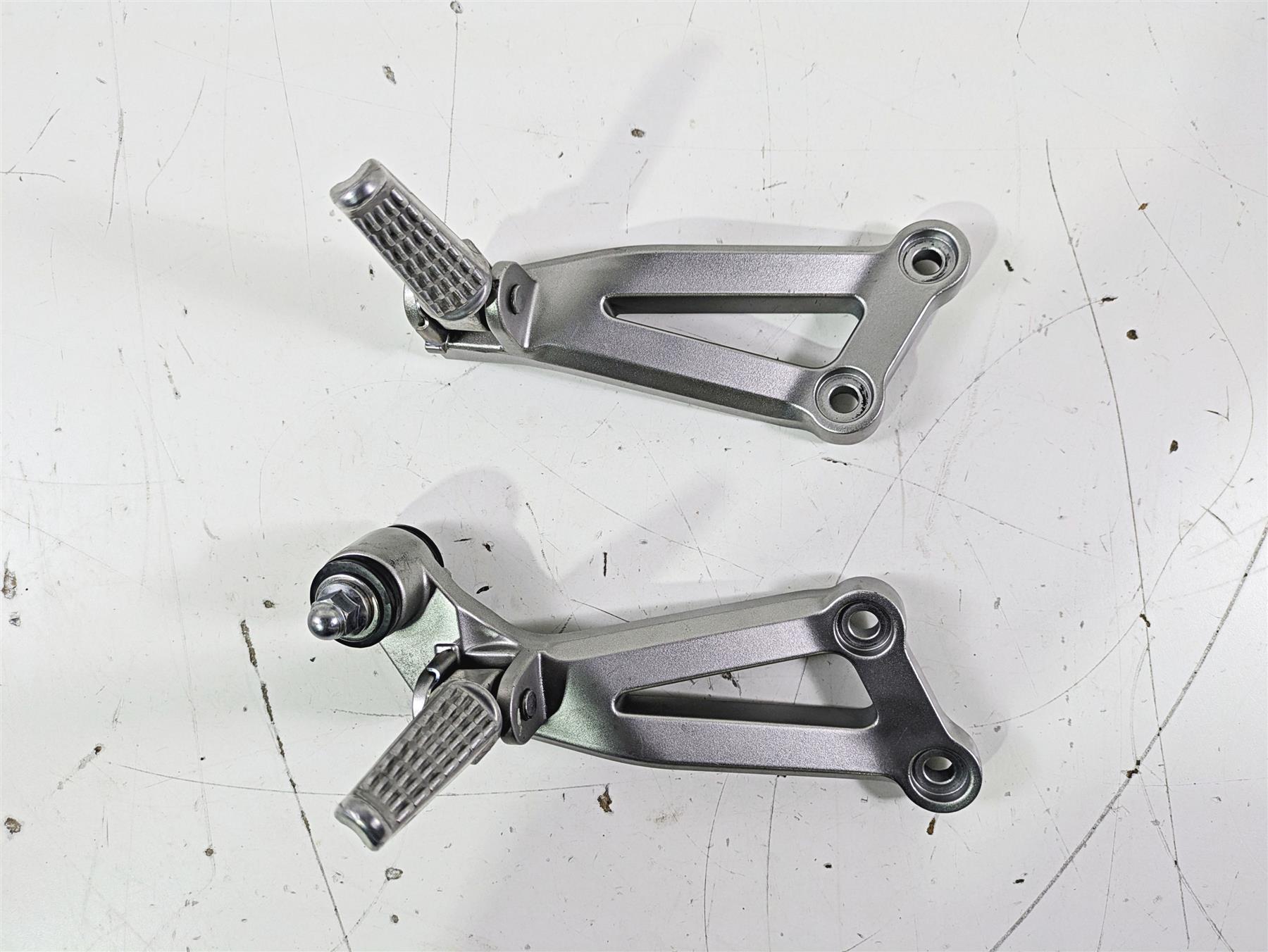 2005 Kawasaki ZX12R Ninja Rear Passenger Footpeg Set 35063-0062-458 {{ shop.shopifyCountryName }} - Mototech271