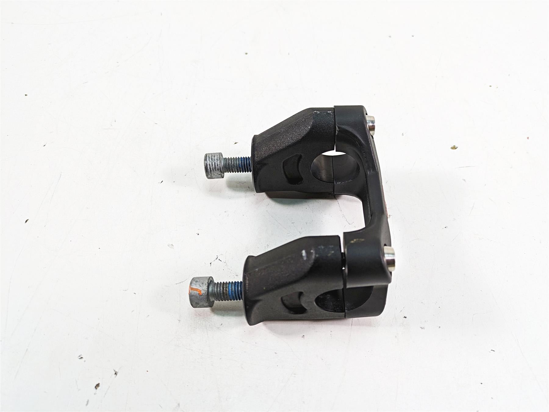 2020 Aprilia Tuono V4 Factory Handlebar Holder Riser Set 2B003986 2B003980 {{ shop.shopifyCountryName }} - Mototech271
