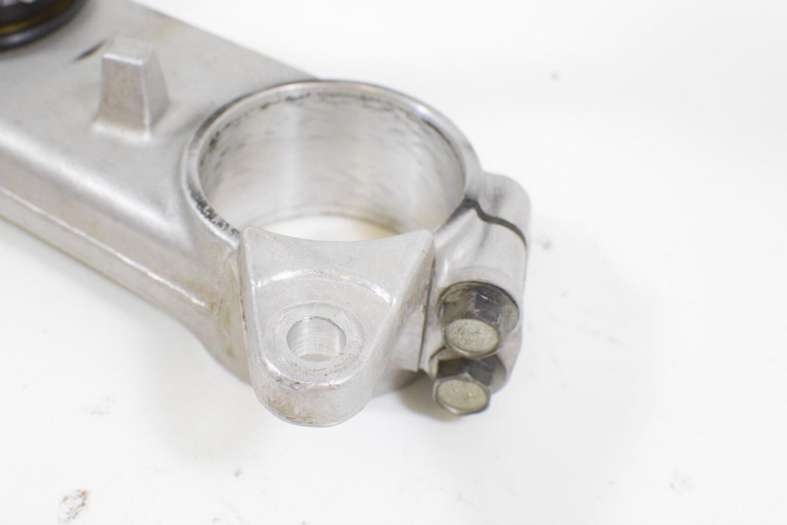 2005 Suzuki GSX1300R Hayabusa Gen 1 Lower Triple Tree Steering Stem Yoke 51410-2 {{ shop.shopifyCountryName }} - Mototech271