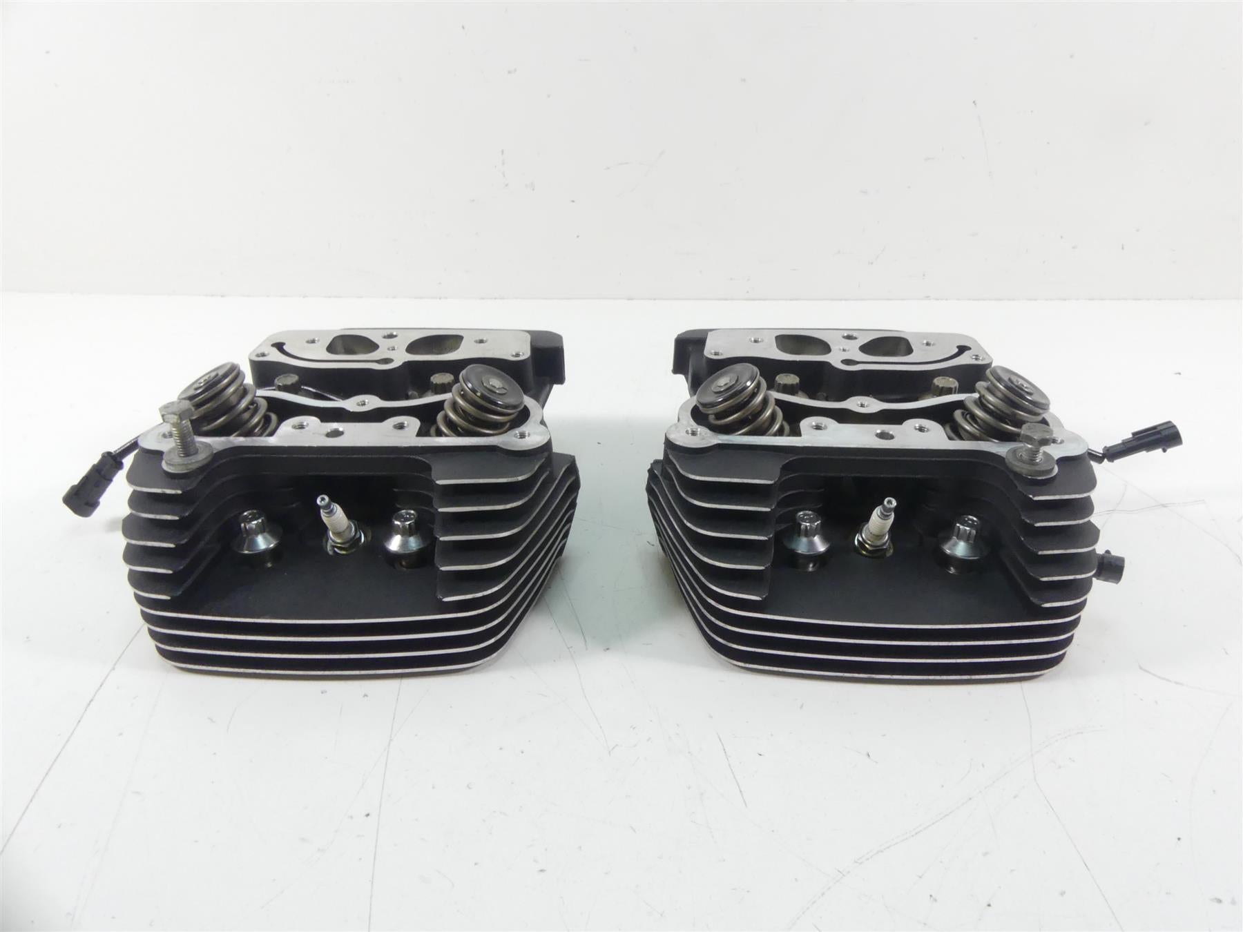 2017 Harley FXSE CVO Pro Street Breakout 110ci Cylinder Head Set 17707-11 {{ shop.shopifyCountryName }} - Mototech271