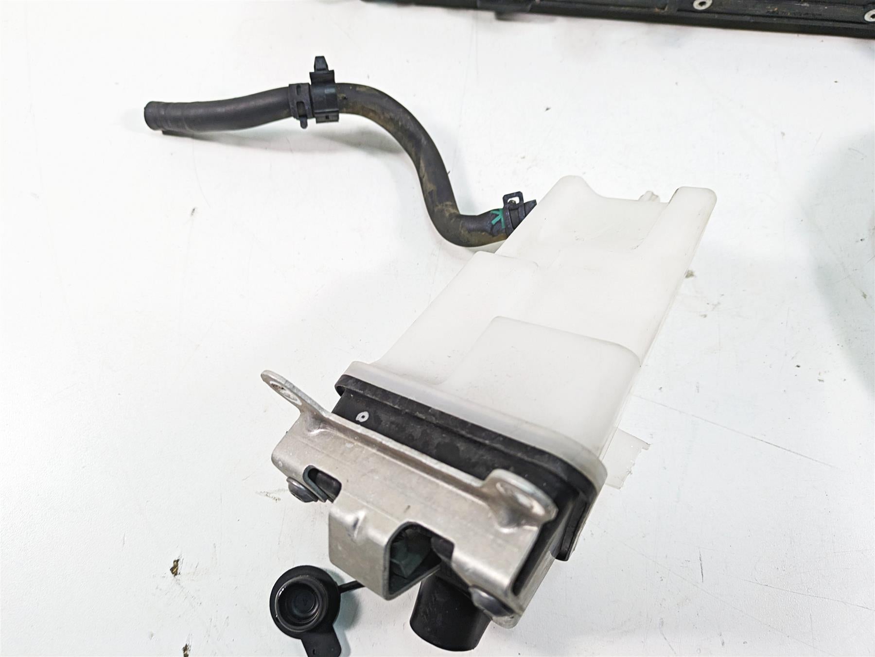 2016 BMW R1200R K53 Radiator Fan Reservoir Hoses Set - No Leaks 17118525833 {{ shop.shopifyCountryName }} - Mototech271