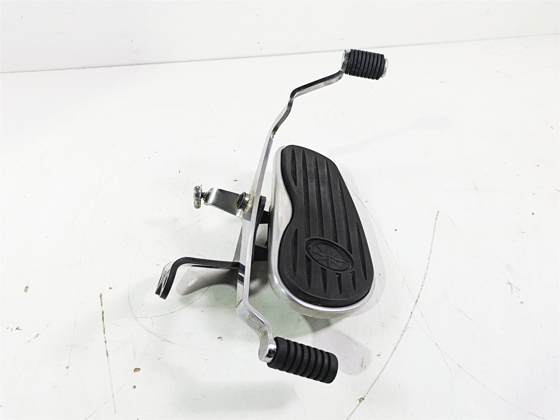 2005 Yamaha XVS650 V-Star Left Floor Board & Shifter - READ 5BN-27412-03-00 {{ shop.shopifyCountryName }} - Mototech271