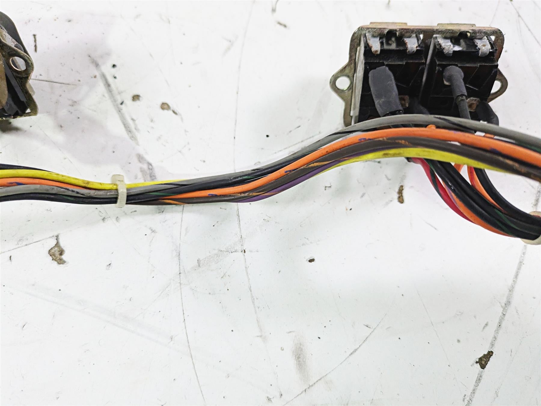 2003 Harley Touring FLHTCUI E-Glide 100th Auxiliary Switch Set 70271-98 {{ shop.shopifyCountryName }} - Mototech271
