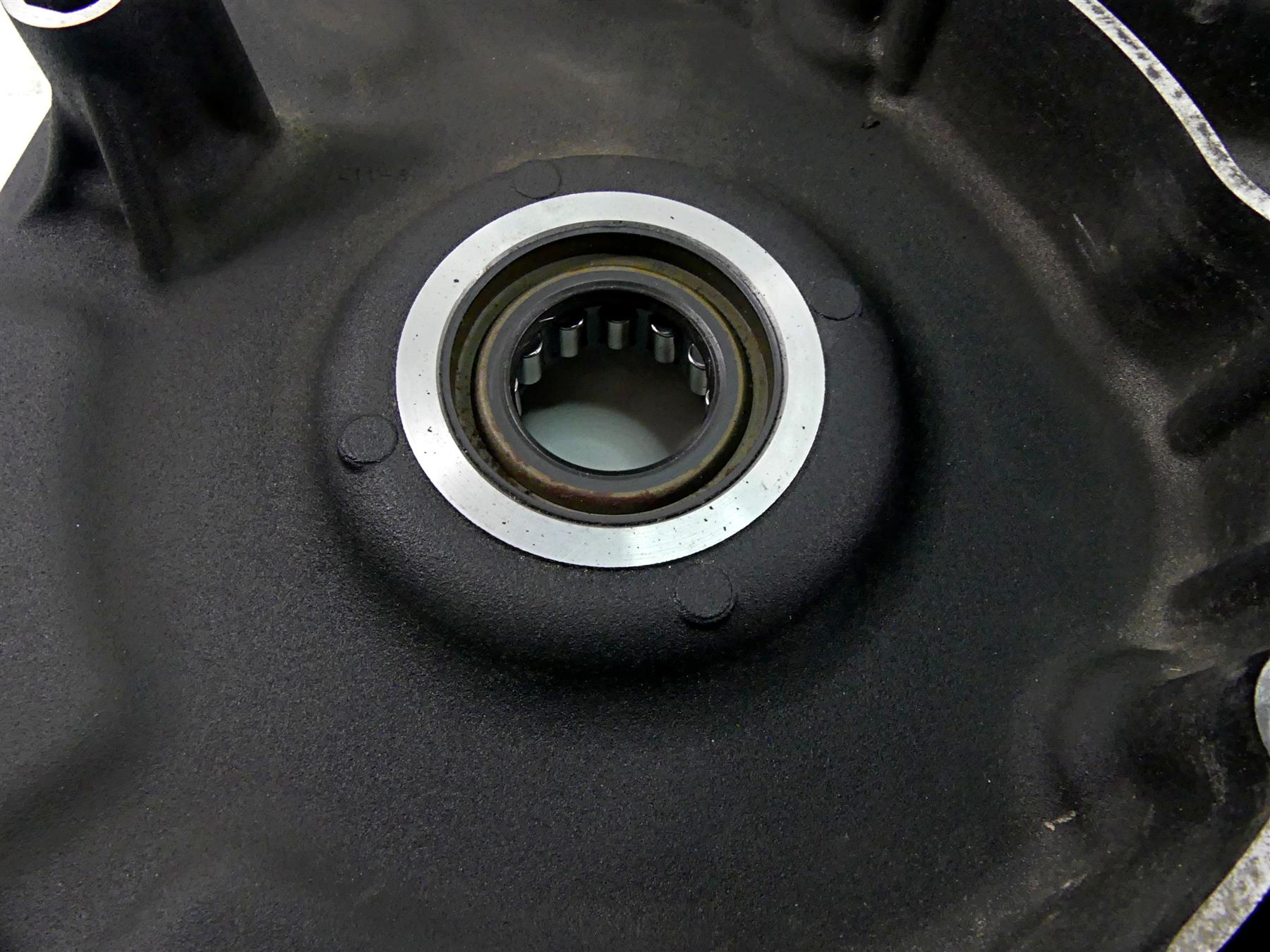 2016 Harley Softail FLS Slim Inner Primary Drive Clutch Cover 60681-06C {{ shop.shopifyCountryName }} - Mototech271