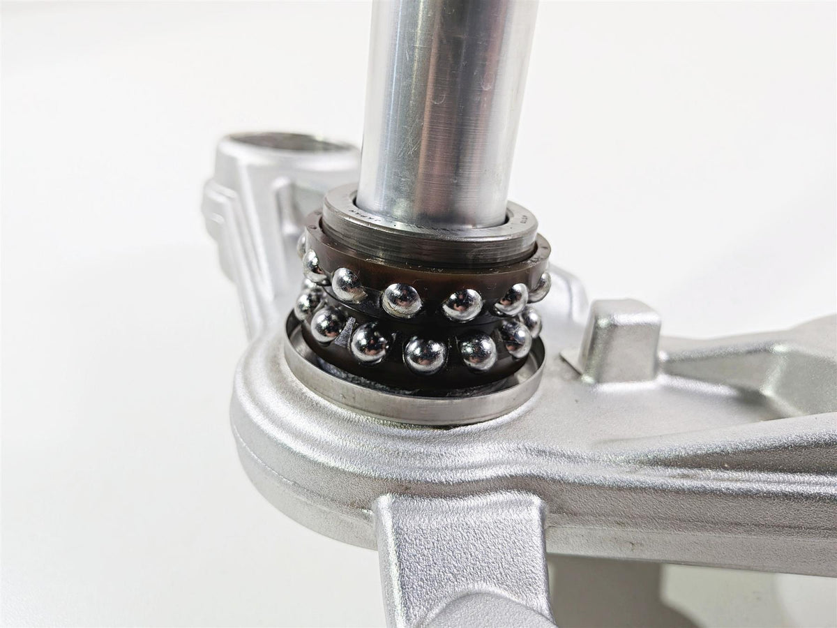2023 BMW R nineT Scrambler K23 Lower Triple Tree Steering Clamp 31428560399 {{ shop.shopifyCountryName }} - Mototech271
