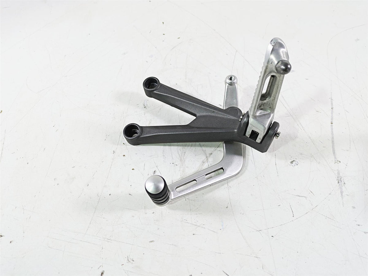 2020 Triumph Daytona 765 Moto2 Left Rider Footpeg & Shifter T2083381 T2082931 {{ shop.shopifyCountryName }} - Mototech271