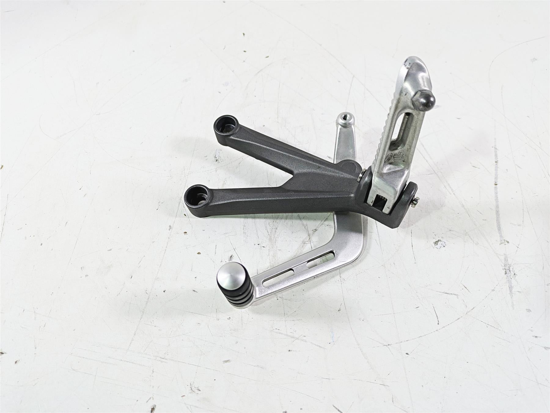 2020 Triumph Daytona 765 Moto2 Left Rider Footpeg & Shifter T2083381 T2082931 {{ shop.shopifyCountryName }} - Mototech271