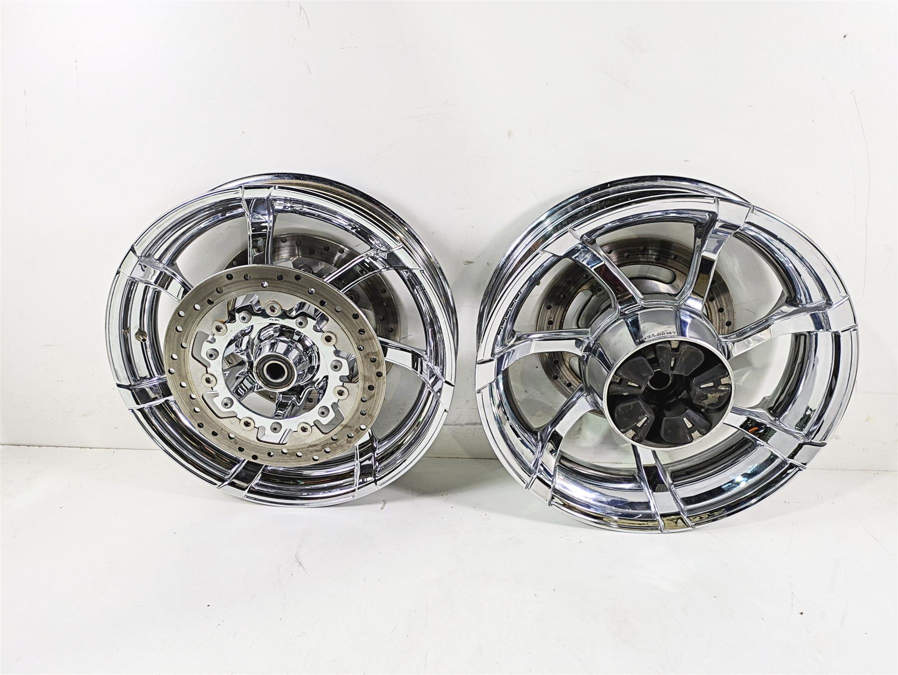 2011 Harley Touring CVO E-Glide Front Rear Agitator Chrome Wheel Set 47957-10 {{ shop.shopifyCountryName }} - Mototech271