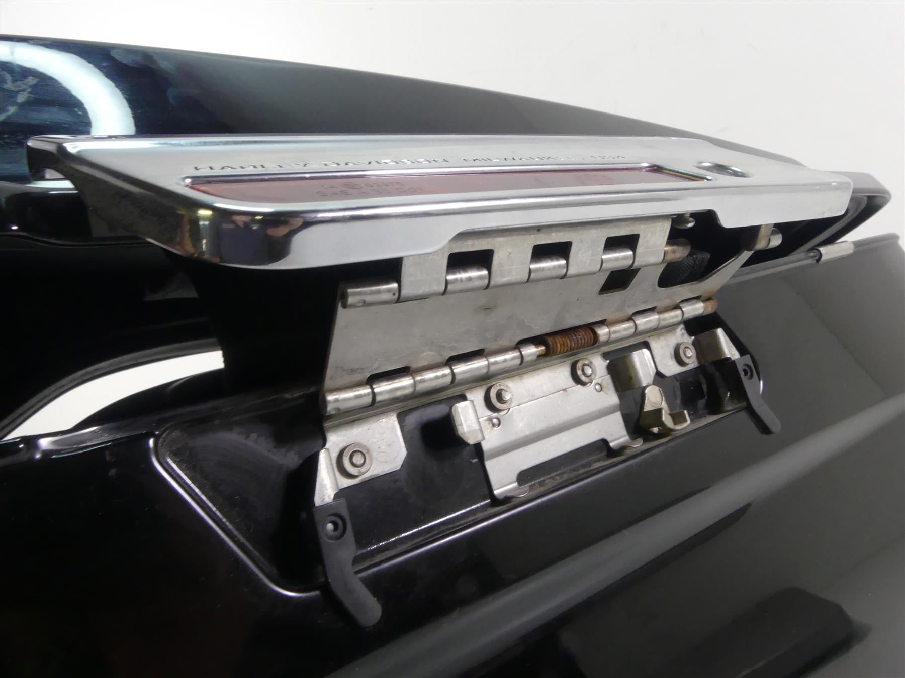2007 Harley FLHTCU SE CVO Electra Glide Left Saddlebag Saddle Bag 88275-07 {{ shop.shopifyCountryName }} - Mototech271