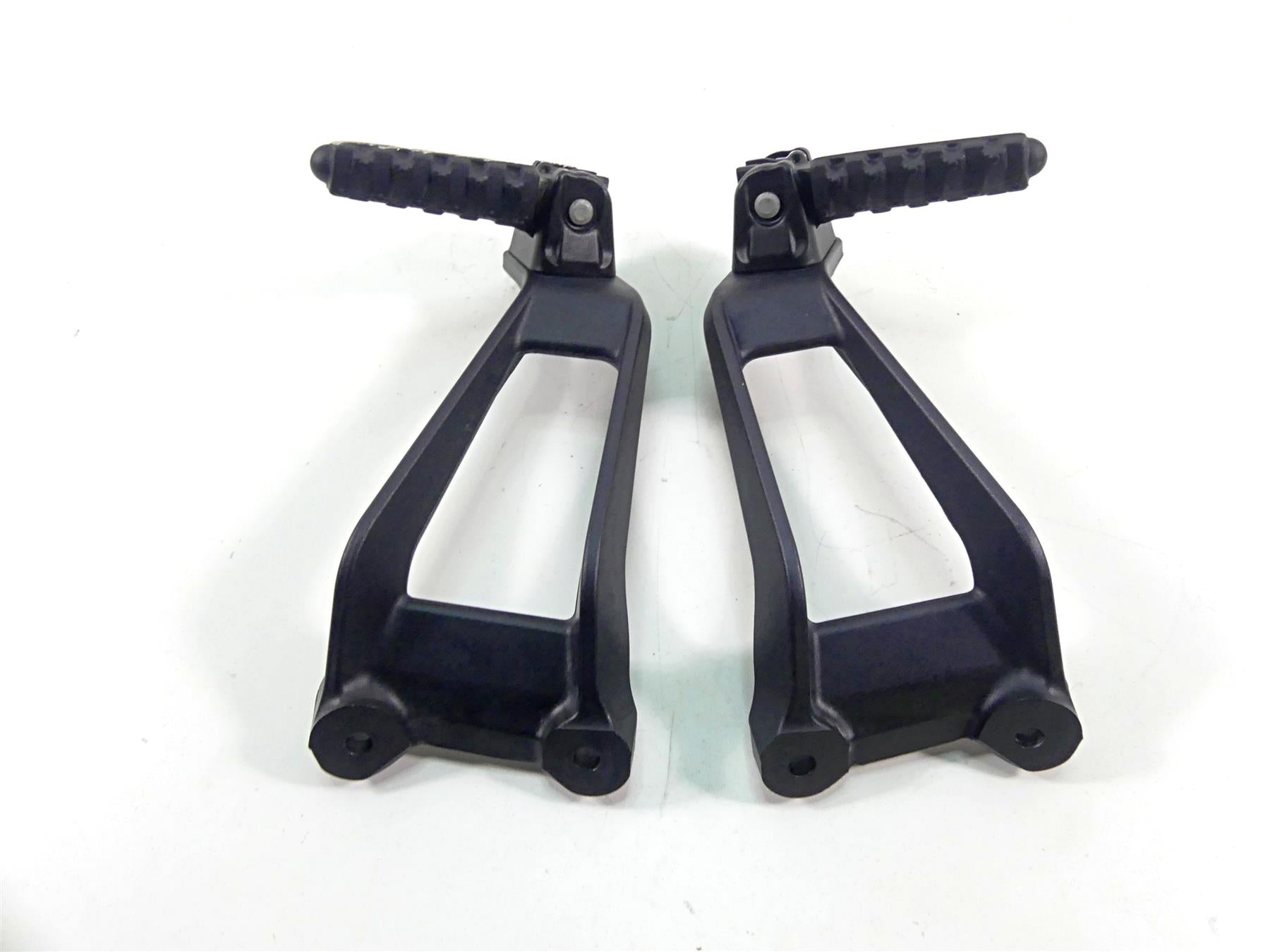 2016 KTM 1290 Super Duke R Rear Passenger Footpeg Foot Peg Set 6130304800033S {{ shop.shopifyCountryName }} - Mototech271