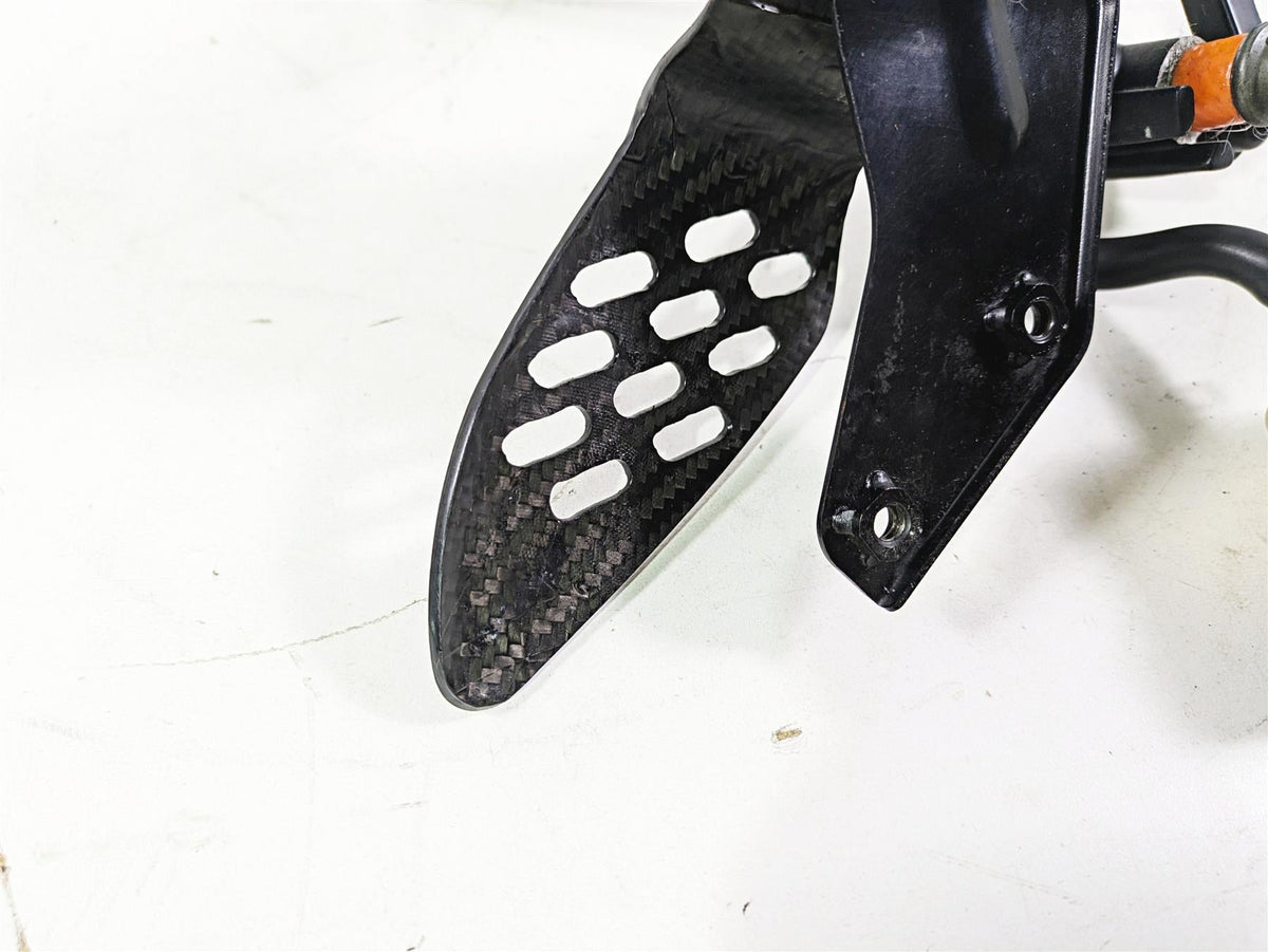 2005 Yamaha YZFR1 YZF R1 Right Footpeg & Master Cylinder Set 5VY-27443-01 {{ shop.shopifyCountryName }} - Mototech271