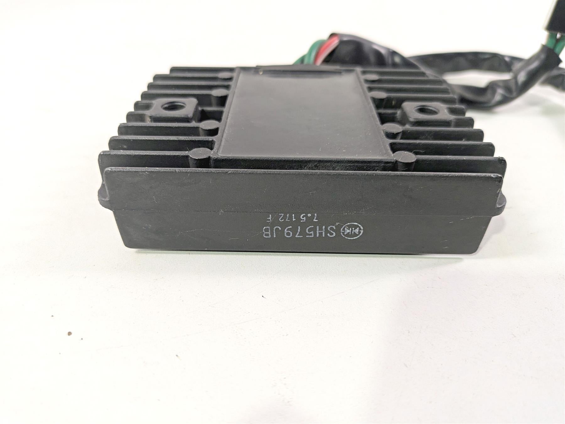 2017 Aprilia RSV 1100 Tuono V4 Factory Rectifier Voltage Regulator B043488 {{ shop.shopifyCountryName }} - Mototech271